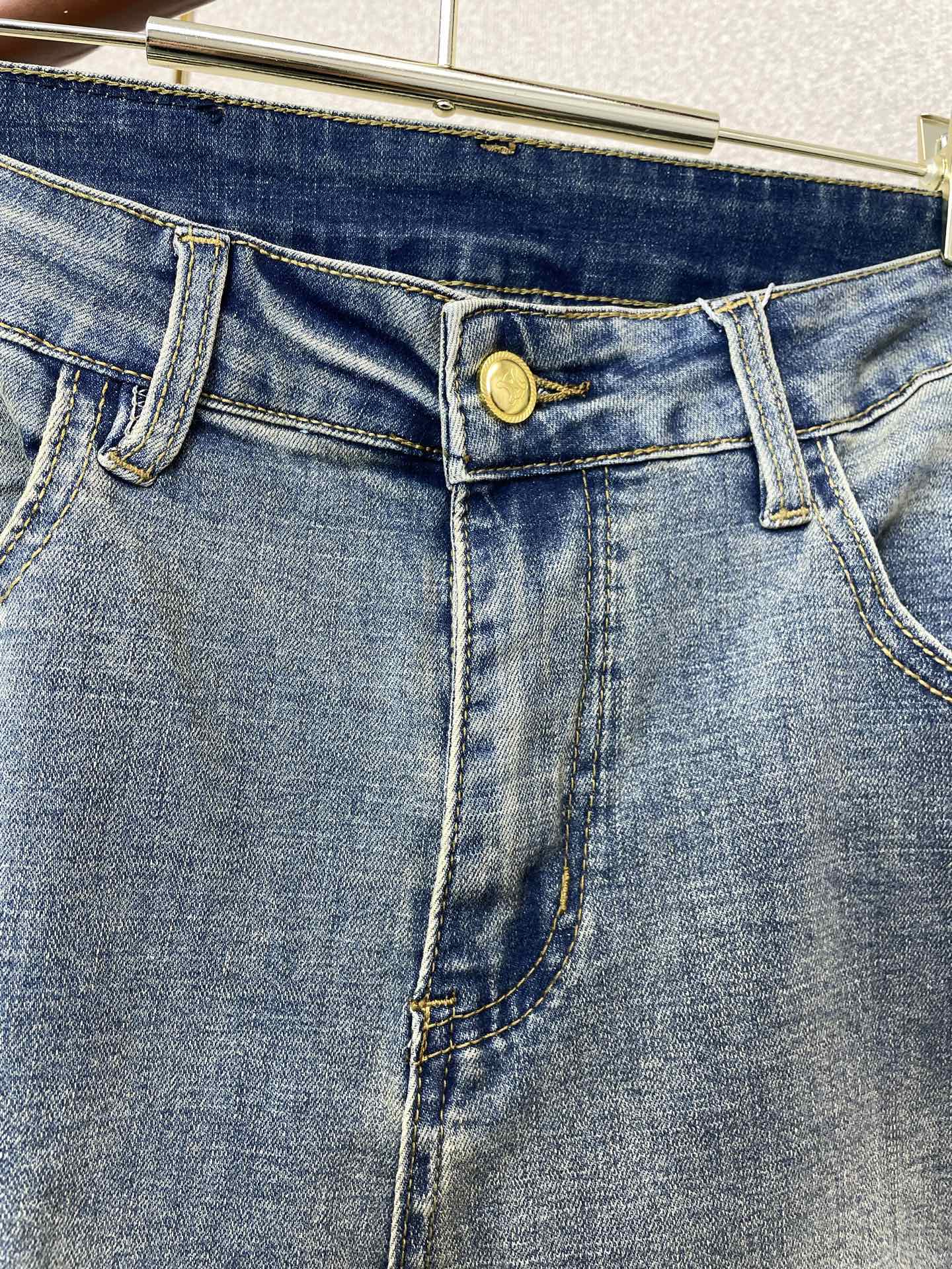 。Burberry巴宝莉💥砸锅卖铁都要上的新款新款休闲牛仔裤👖高端版本 专柜定制面料 透气舒适度高，细节