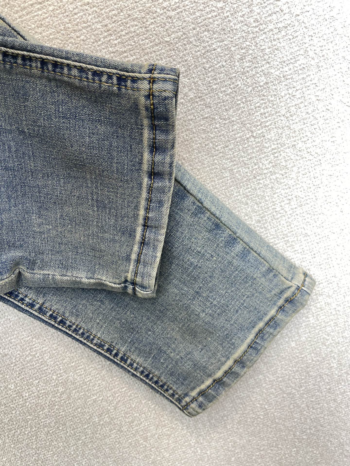 。Burberry巴宝莉💥砸锅卖铁都要上的新款新款休闲牛仔裤👖高端版本 专柜定制面料 透气舒适度高，细节