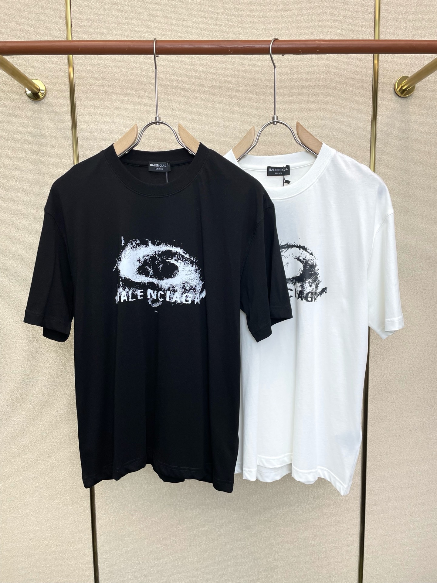 。Balenciaga巴黎世家💥砸锅卖铁都要上的新款新款原单男士休闲短袖 高端定制 高端版本 时尚百搭爆