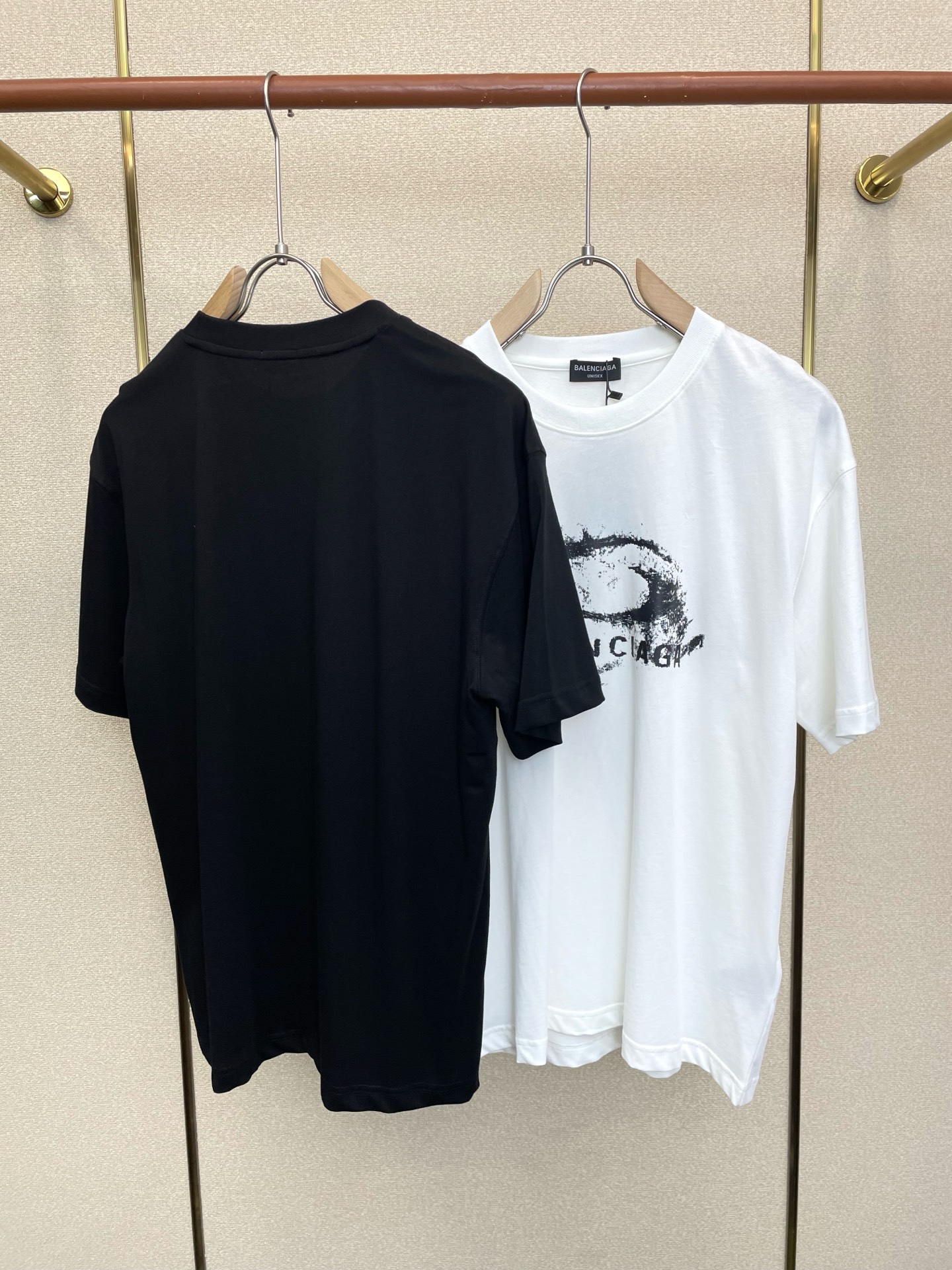 。Balenciaga巴黎世家💥砸锅卖铁都要上的新款新款原单男士休闲短袖 高端定制 高端版本 时尚百搭爆
