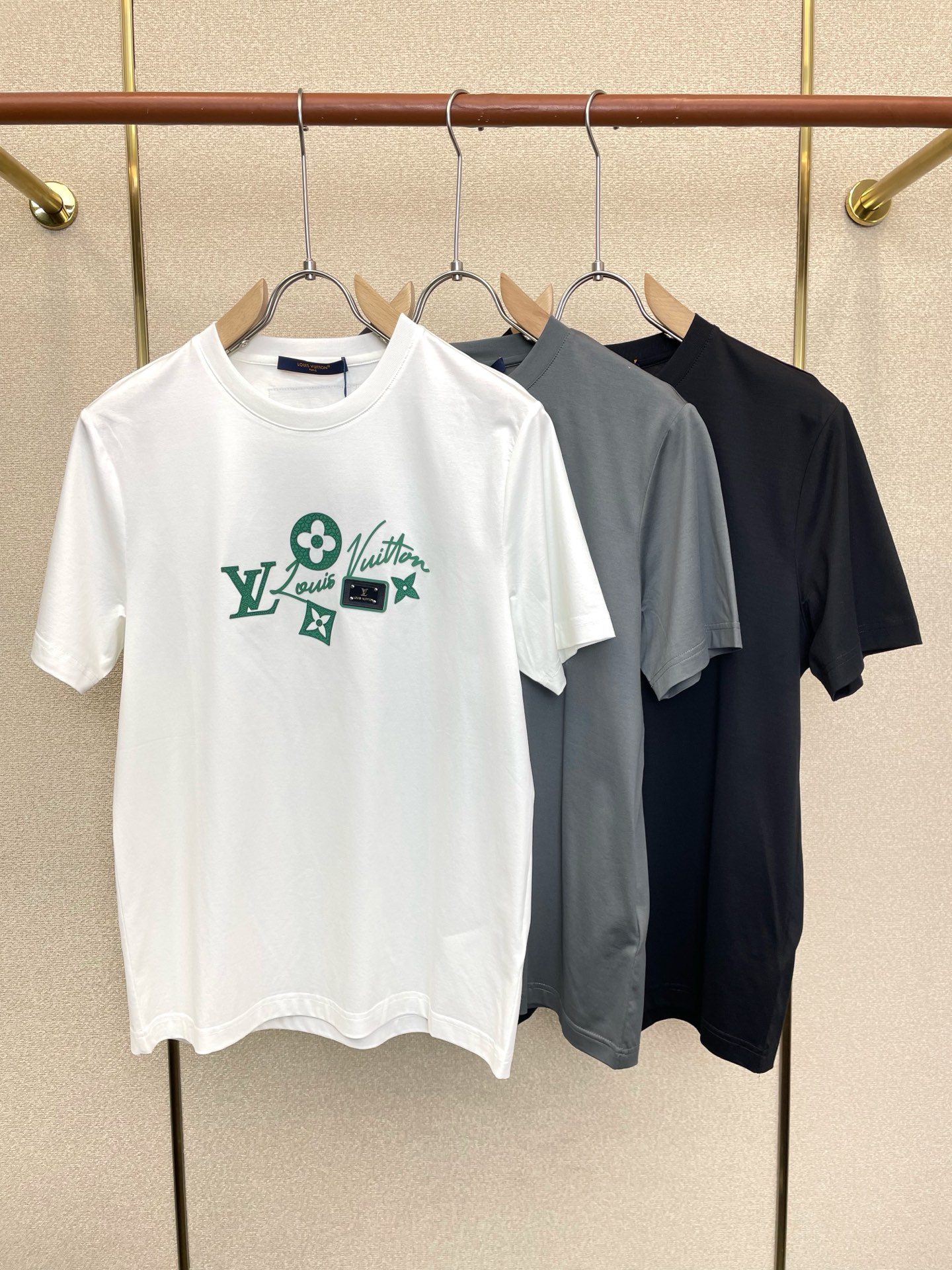 。Louis Vuitton路易威登💥砸锅卖铁都要上的新款新款原单男士休闲短袖 高端定制 高端版本 时尚