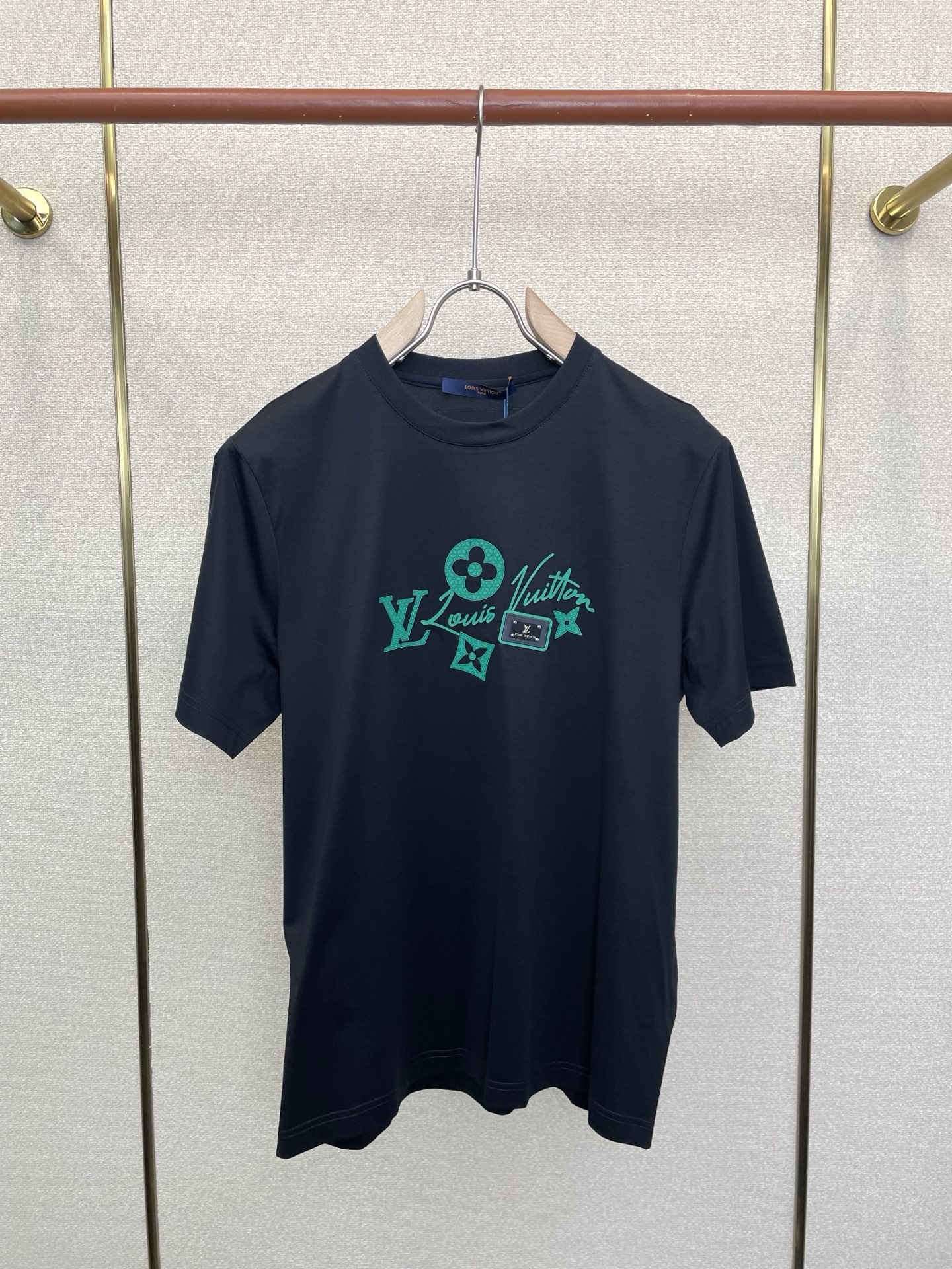 。Louis Vuitton路易威登💥砸锅卖铁都要上的新款新款原单男士休闲短袖 高端定制 高端版本 时尚
