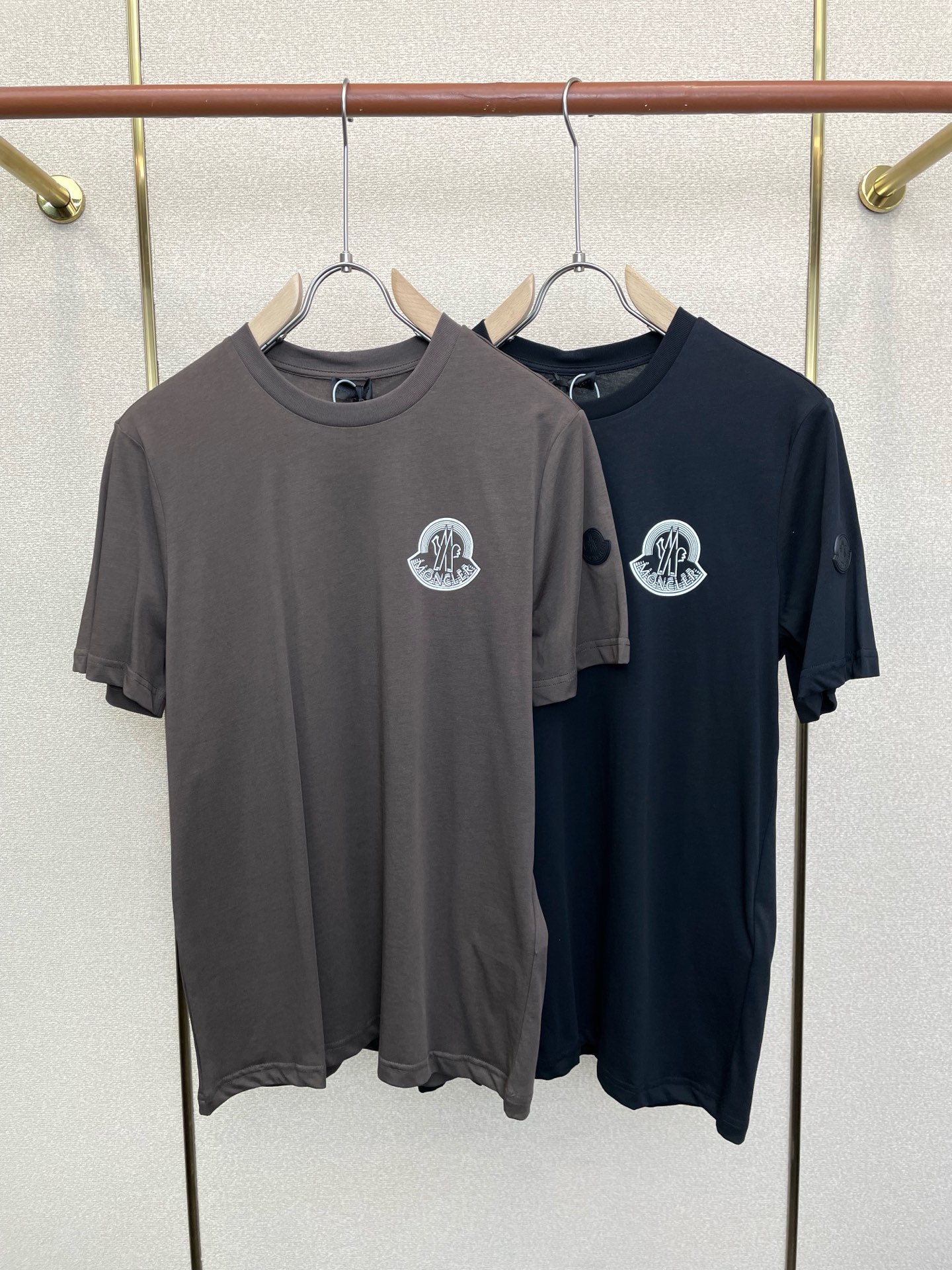 。Moncler蒙口💥砸锅卖铁都要上的新款新款原单男士休闲短袖 高端定制 高端版本 时尚百搭爆款⚠️⚠️