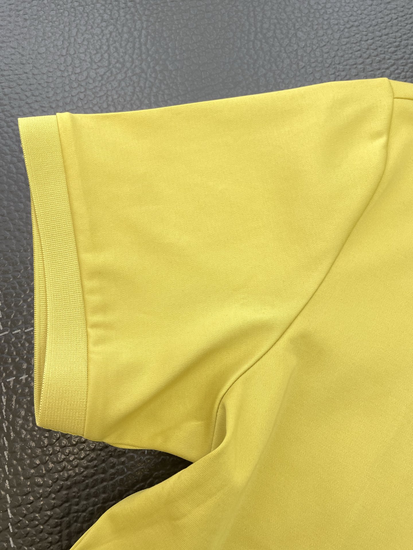 。Loro Piana-Loro Piana诺悠翩雅💥砸锅卖铁都要上的新款新款原单男士休闲短袖 高端定制