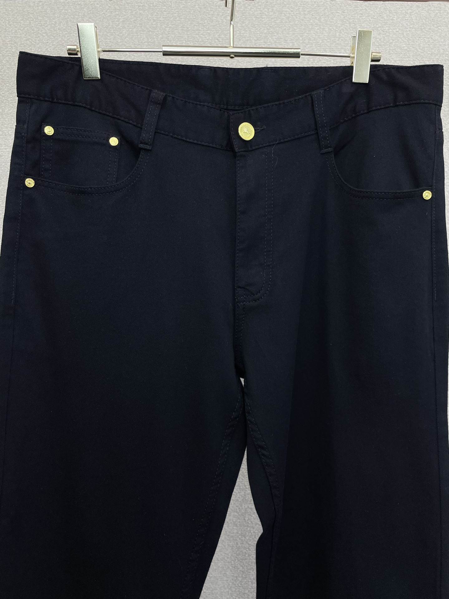 。Burberry巴宝莉💥砸锅卖铁都要上的新款新款休闲牛仔裤👖高端版本 专柜定制面料 透气舒适度高，细节