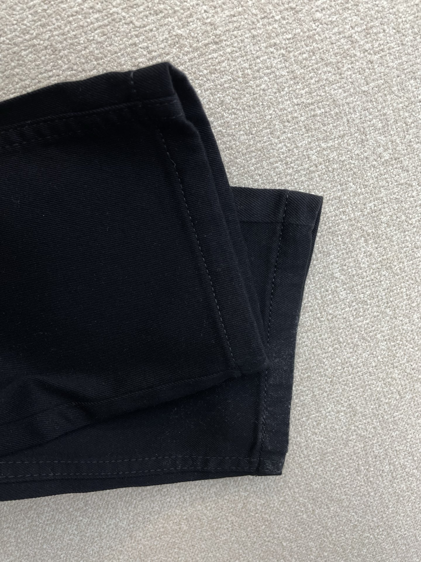 。Burberry巴宝莉💥砸锅卖铁都要上的新款新款休闲牛仔裤👖高端版本 专柜定制面料 透气舒适度高，细节