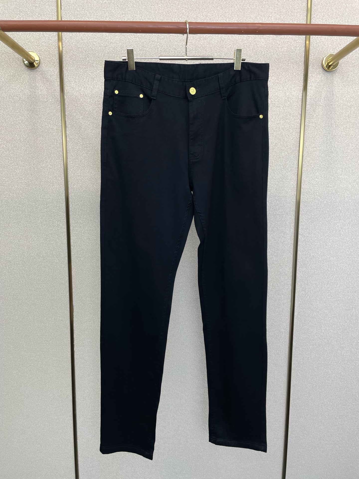 。Burberry巴宝莉💥砸锅卖铁都要上的新款新款休闲牛仔裤👖高端版本 专柜定制面料 透气舒适度高，细节