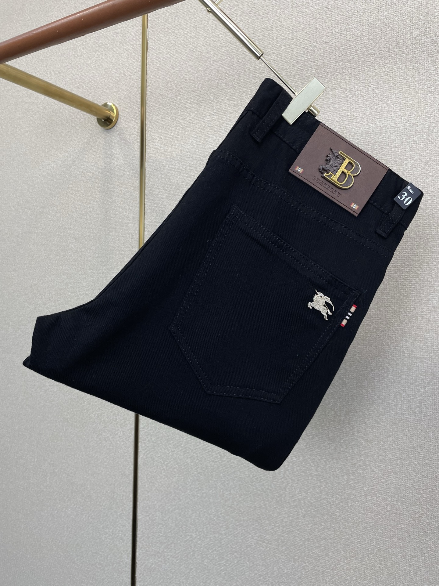 。Burberry巴宝莉💥砸锅卖铁都要上的新款新款休闲牛仔裤👖高端版本 专柜定制面料 透气舒适度高，细节