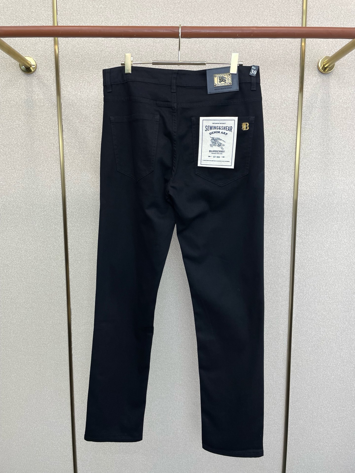 。Burberry巴宝莉💥砸锅卖铁都要上的新款新款休闲牛仔裤👖高端版本 专柜定制面料 透气舒适度高，细节