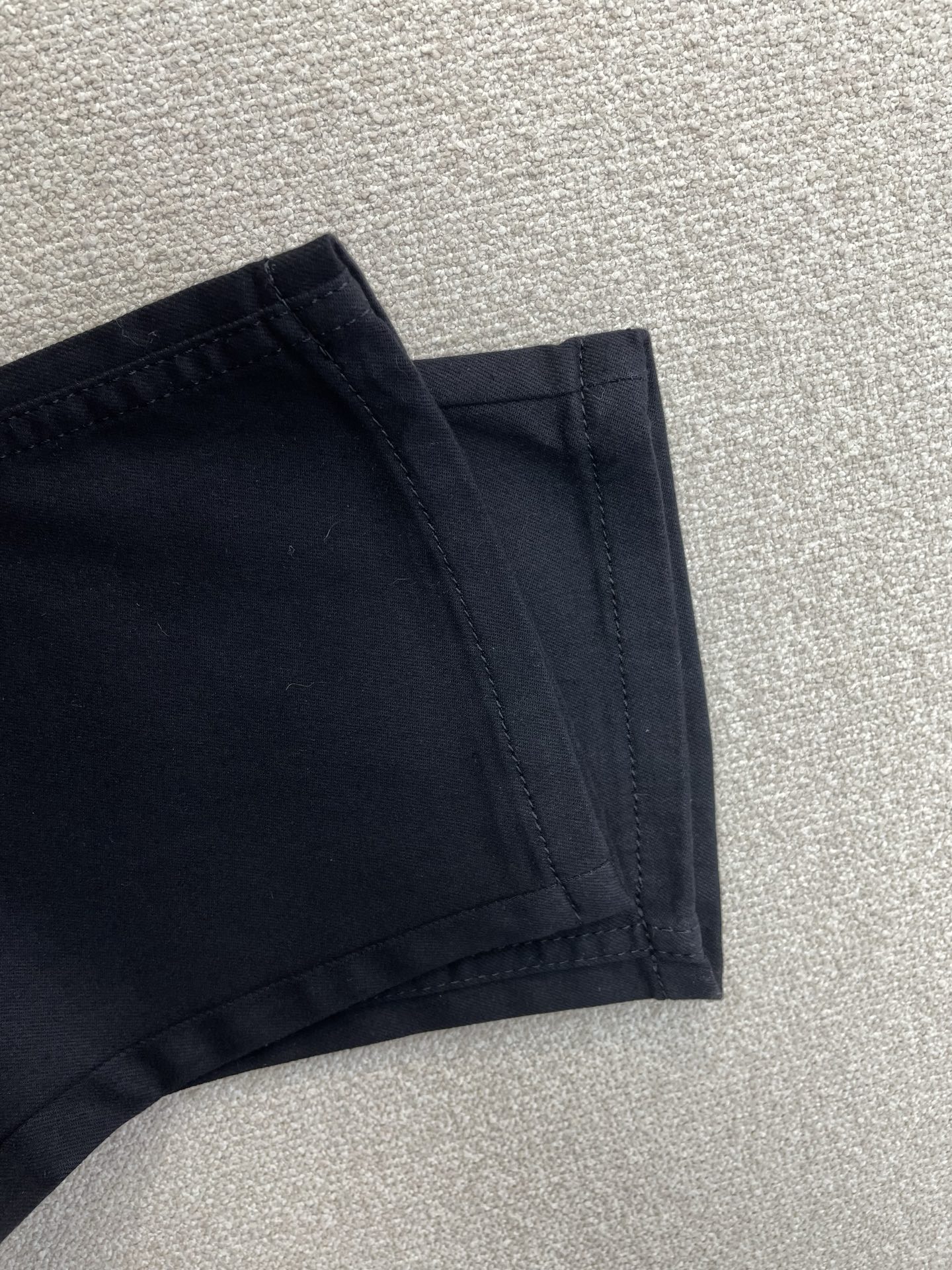 。Burberry巴宝莉💥砸锅卖铁都要上的新款新款休闲牛仔裤👖高端版本 专柜定制面料 透气舒适度高，细节