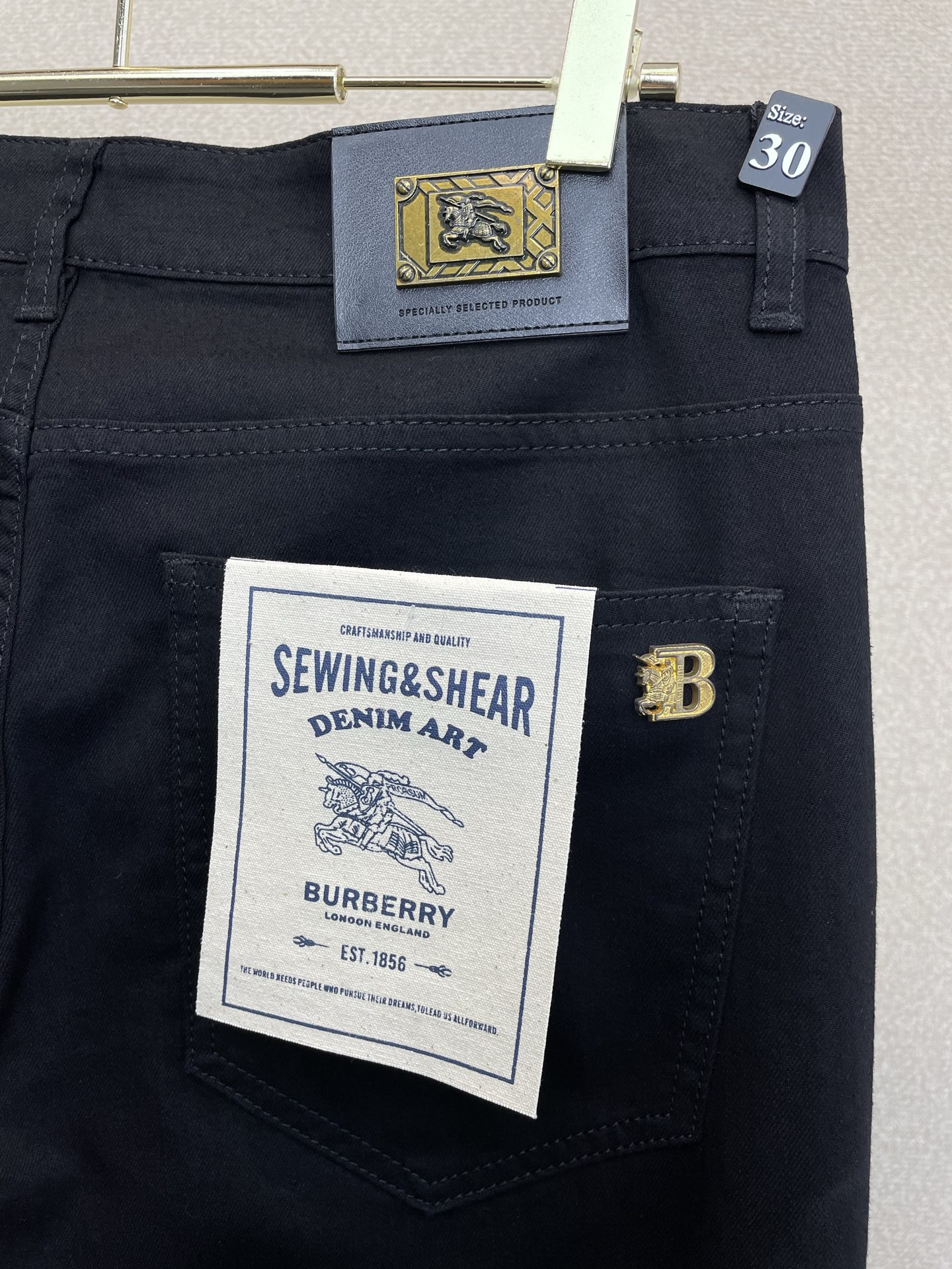 。Burberry巴宝莉💥砸锅卖铁都要上的新款新款休闲牛仔裤👖高端版本 专柜定制面料 透气舒适度高，细节