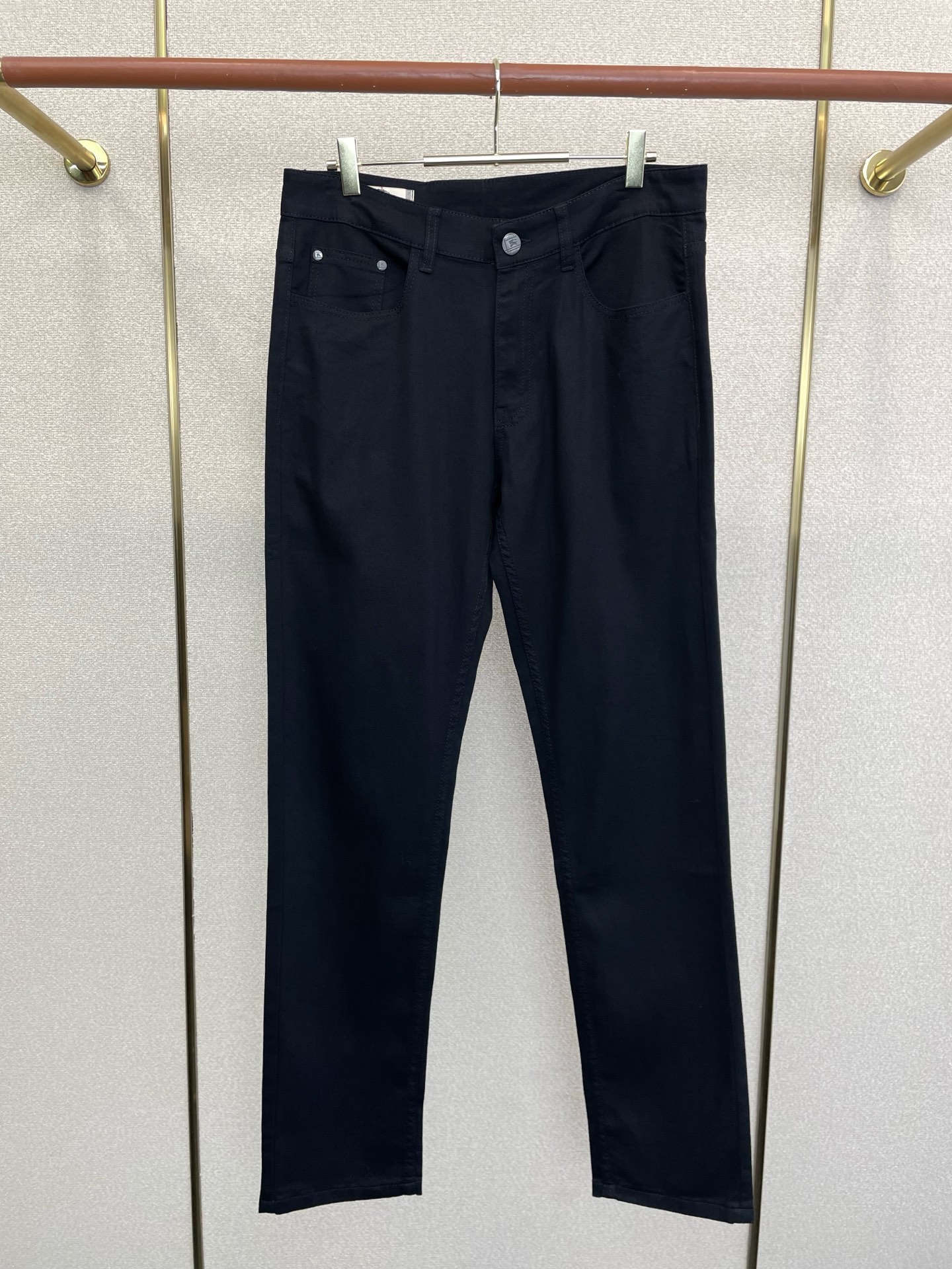 。Burberry巴宝莉💥砸锅卖铁都要上的新款新款休闲牛仔裤👖高端版本 专柜定制面料 透气舒适度高，细节