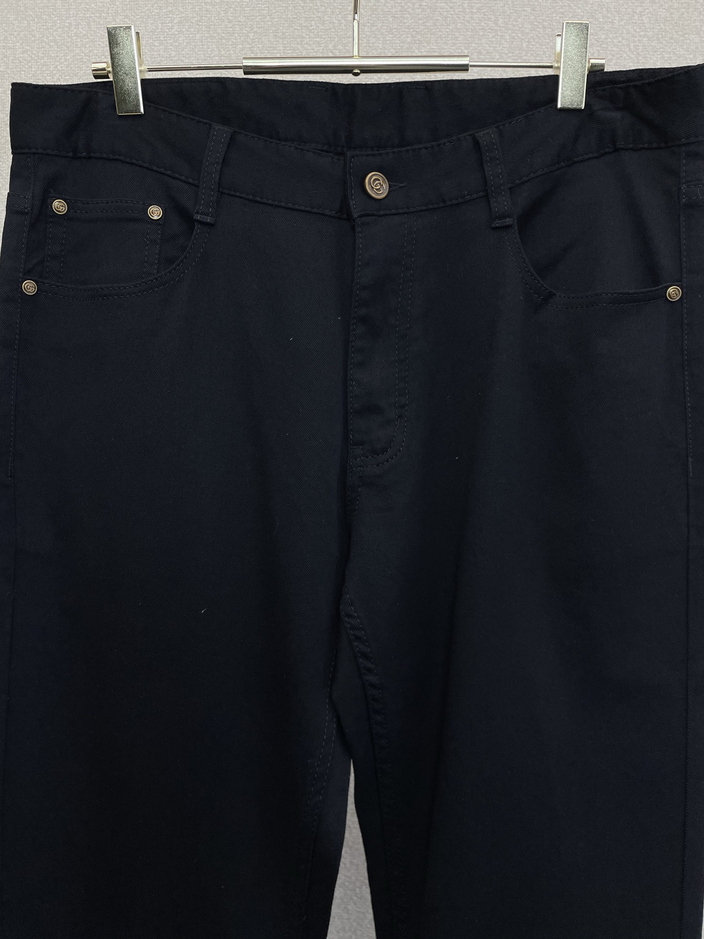 。Gucci古驰💥砸锅卖铁都要上的新款新款休闲牛仔裤👖高端版本 专柜定制面料 透气舒适度高，细节无可挑剔