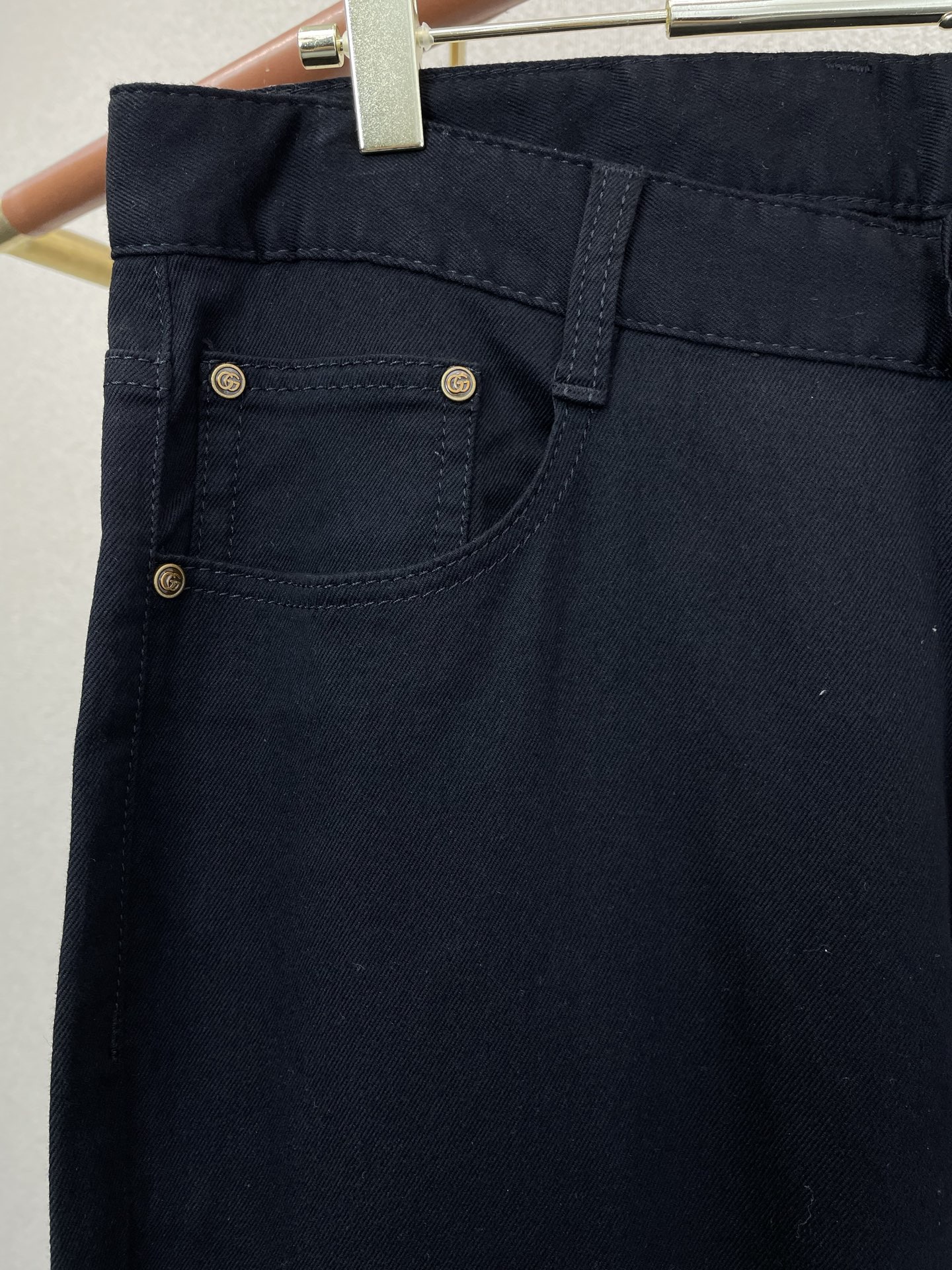 。Gucci古驰💥砸锅卖铁都要上的新款新款休闲牛仔裤👖高端版本 专柜定制面料 透气舒适度高，细节无可挑剔