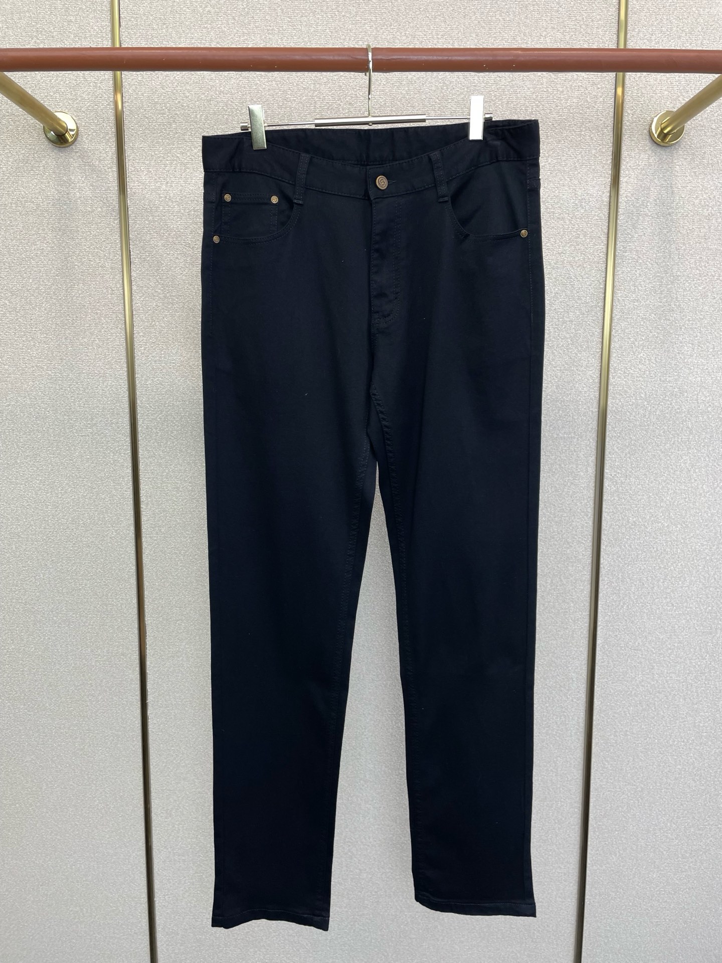 。Gucci古驰💥砸锅卖铁都要上的新款新款休闲牛仔裤👖高端版本 专柜定制面料 透气舒适度高，细节无可挑剔