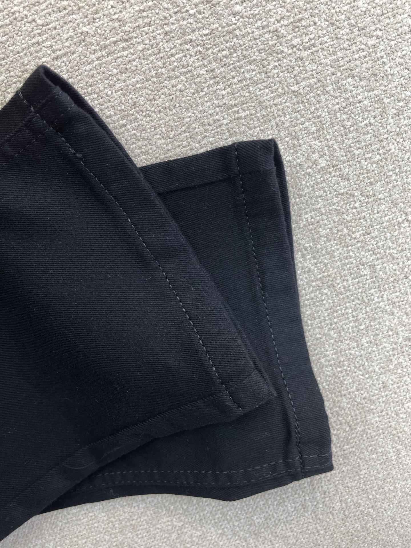 。Gucci古驰💥砸锅卖铁都要上的新款新款休闲牛仔裤👖高端版本 专柜定制面料 透气舒适度高，细节无可挑剔