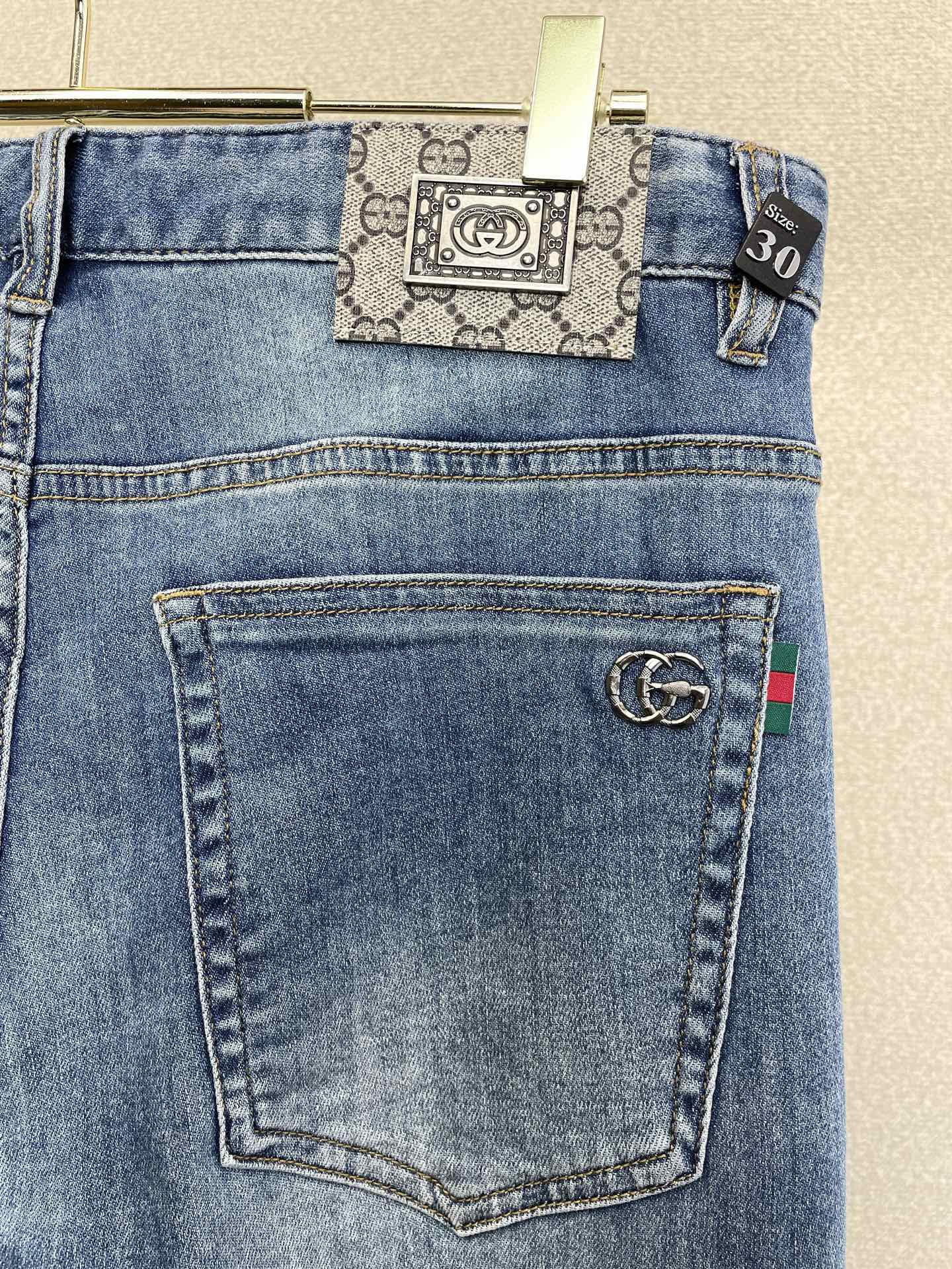 。Gucci古驰💥砸锅卖铁都要上的新款新款休闲牛仔裤👖高端版本 专柜定制面料 透气舒适度高，细节无可挑剔