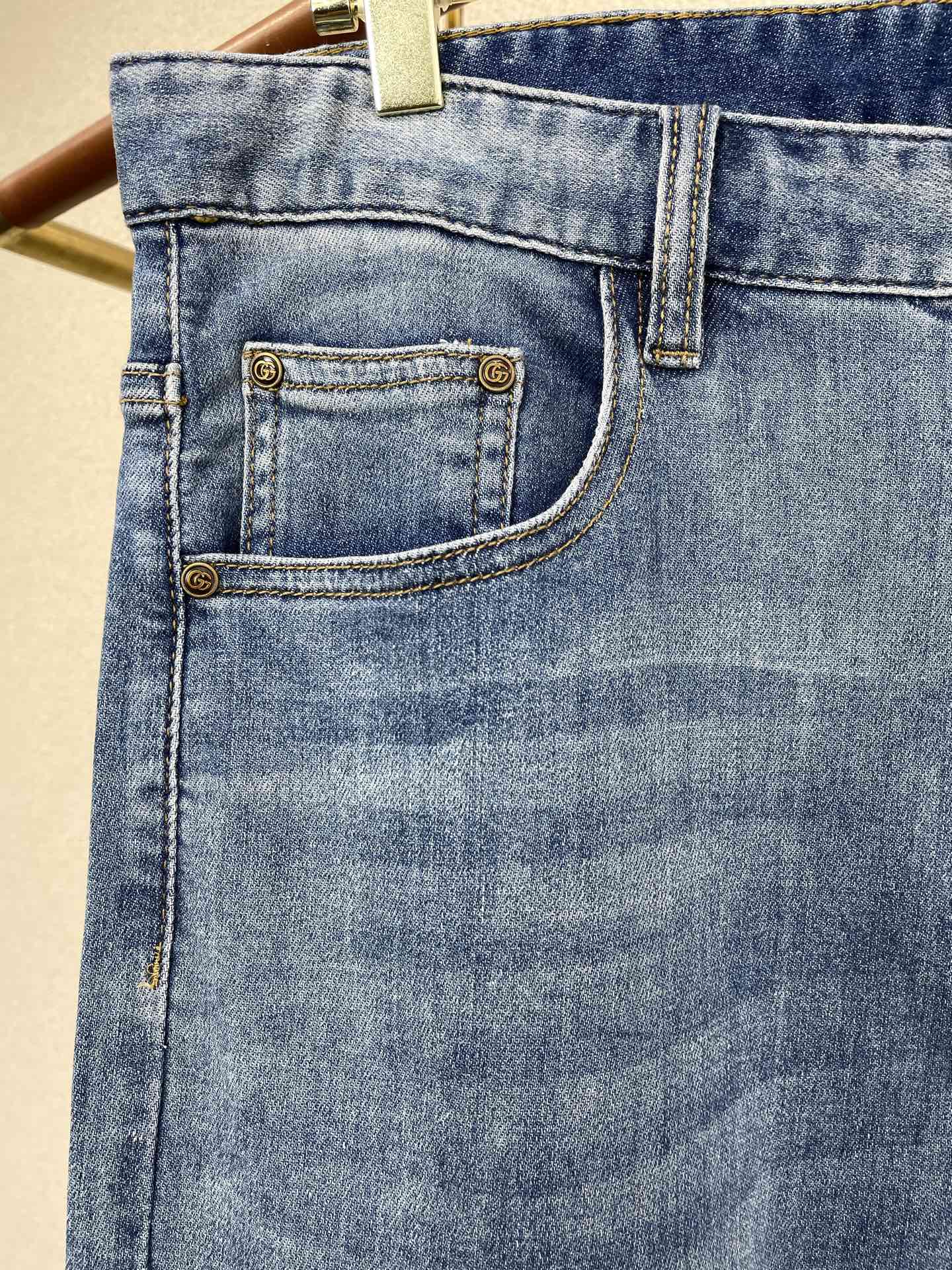 。Gucci古驰💥砸锅卖铁都要上的新款新款休闲牛仔裤👖高端版本 专柜定制面料 透气舒适度高，细节无可挑剔