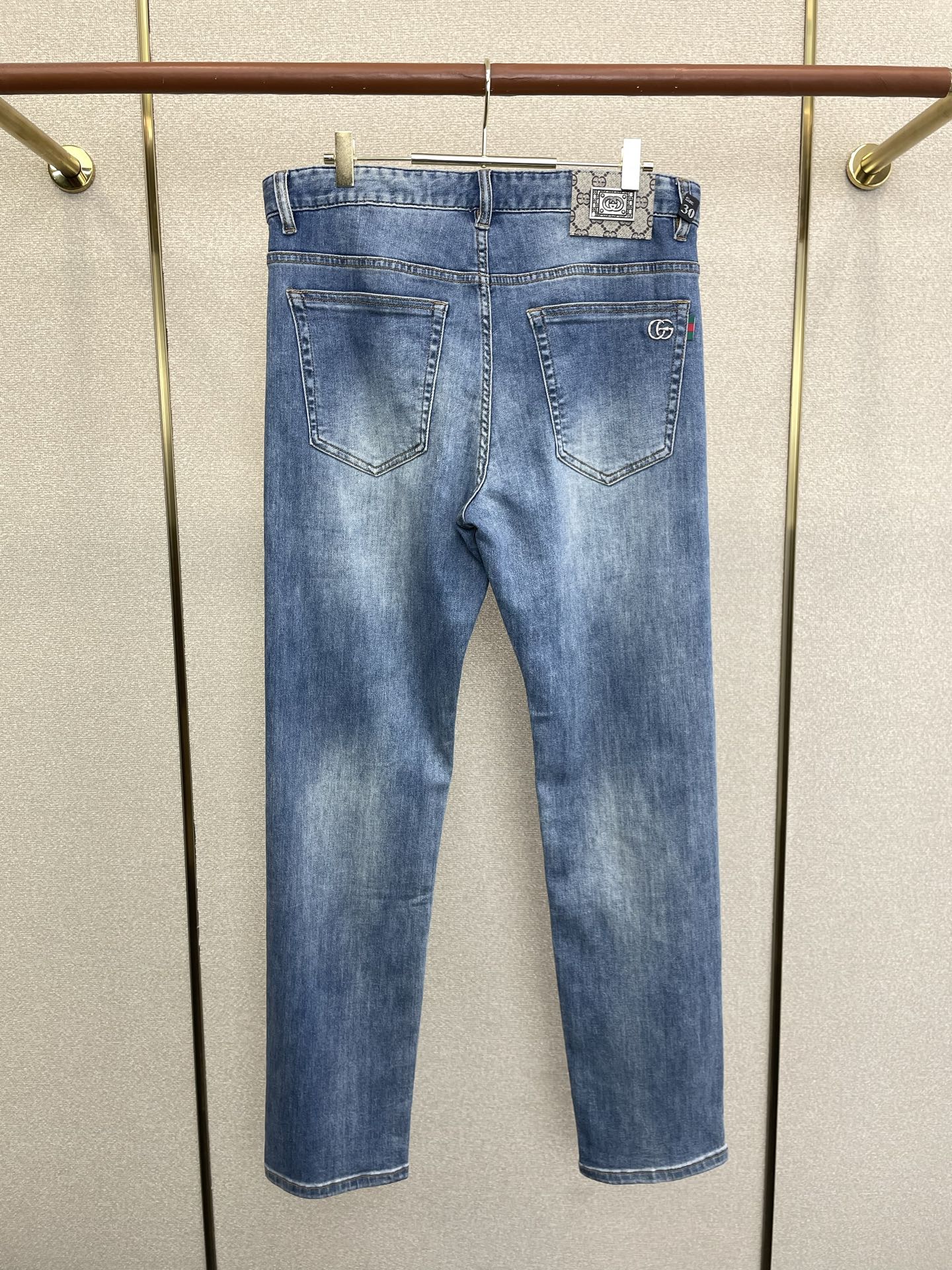 。Gucci古驰💥砸锅卖铁都要上的新款新款休闲牛仔裤👖高端版本 专柜定制面料 透气舒适度高，细节无可挑剔