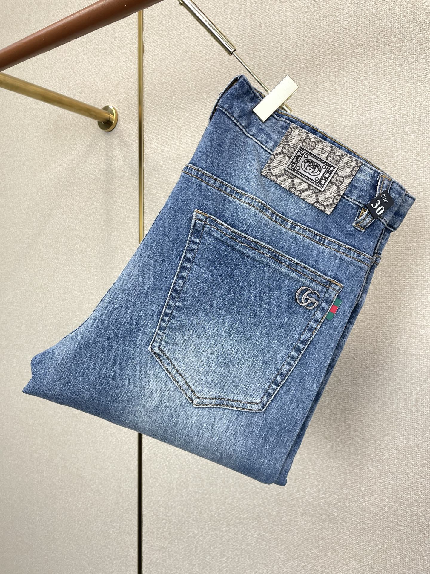 。Gucci古驰💥砸锅卖铁都要上的新款新款休闲牛仔裤👖高端版本 专柜定制面料 透气舒适度高，细节无可挑剔