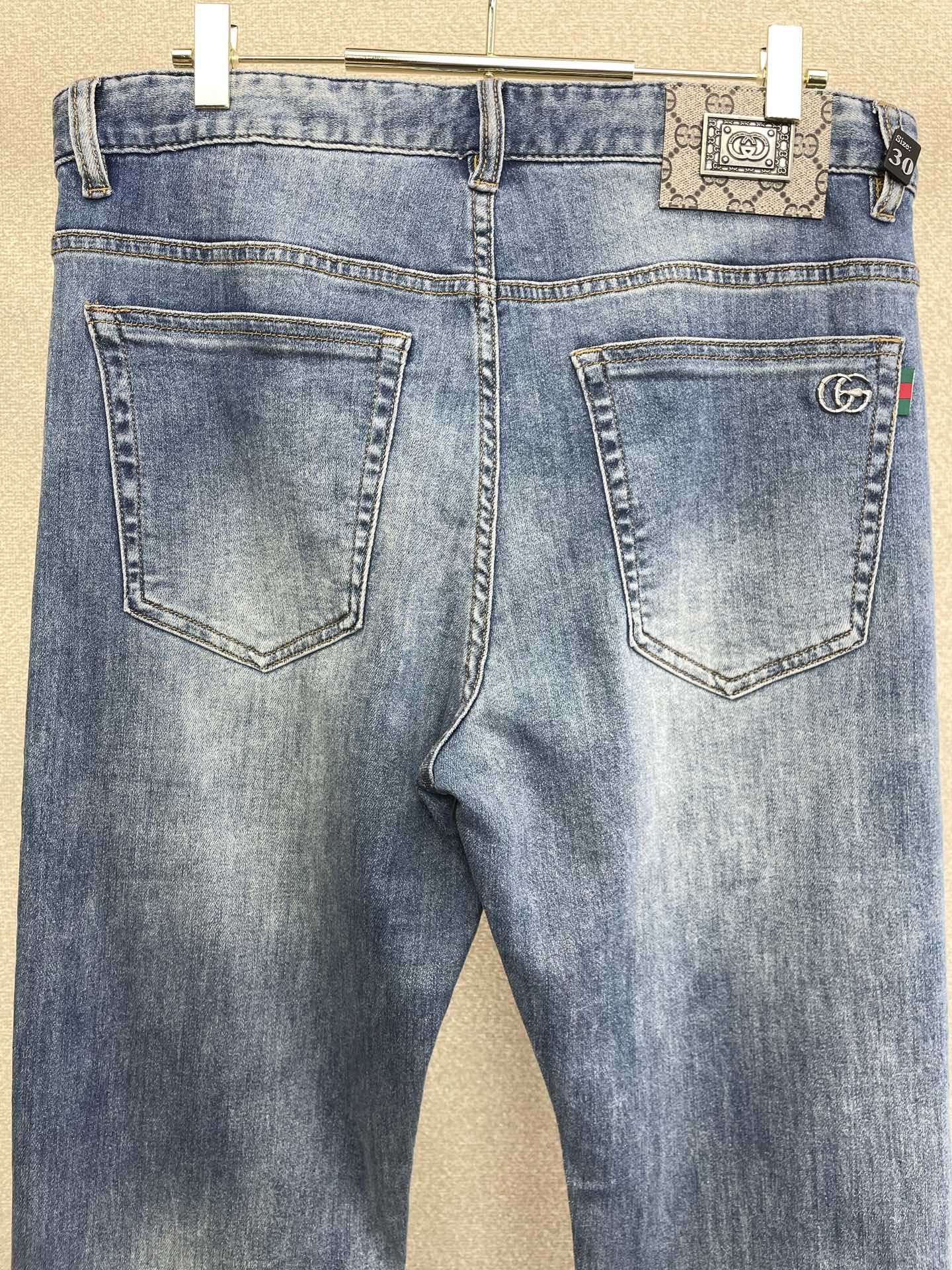 。Gucci古驰💥砸锅卖铁都要上的新款新款休闲牛仔裤👖高端版本 专柜定制面料 透气舒适度高，细节无可挑剔