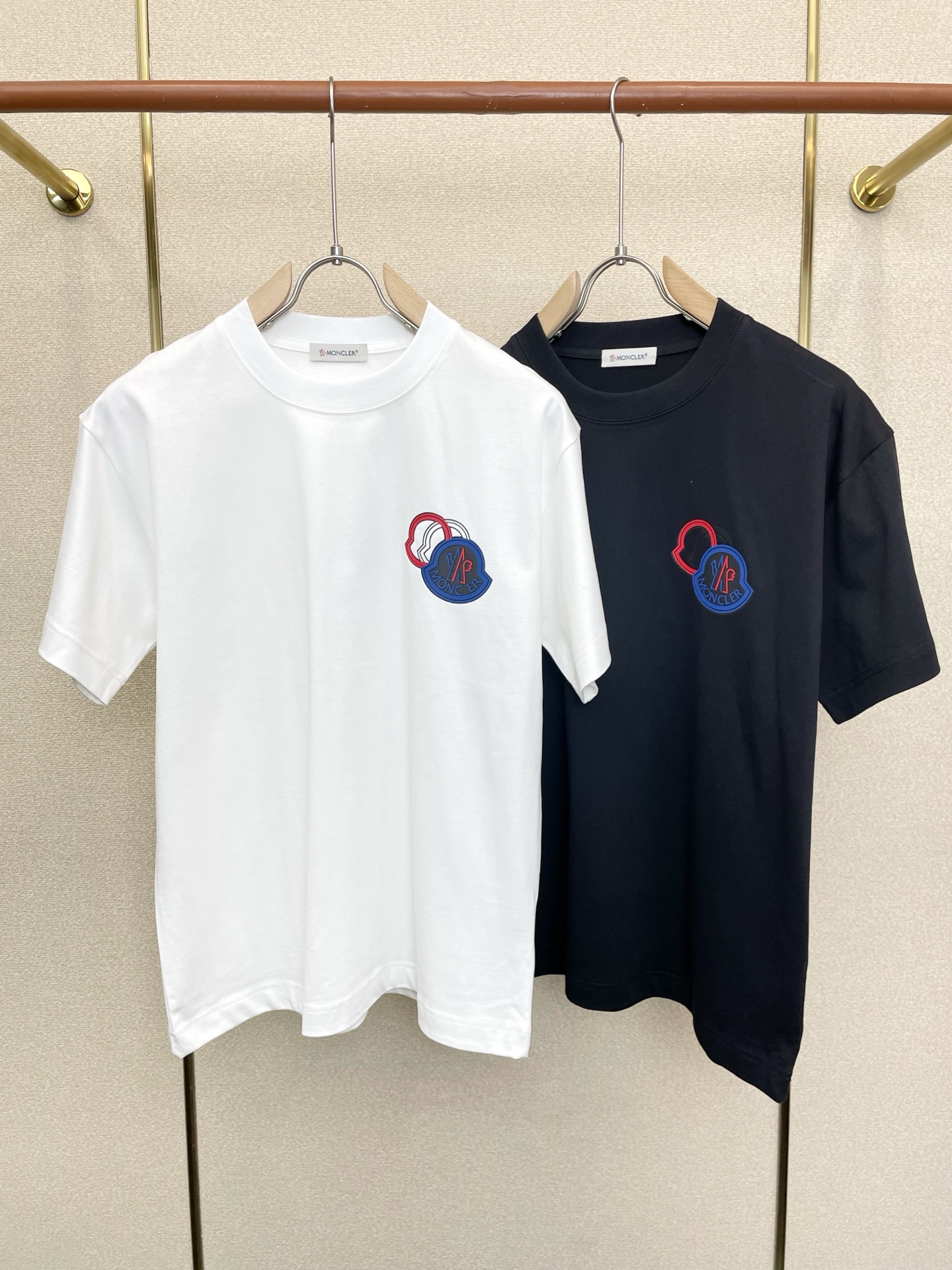 。Moncler蒙口💥砸锅卖铁都要上的新款新款原单男士休闲短袖 高端定制 高端版本 时尚百搭爆款⚠️⚠️