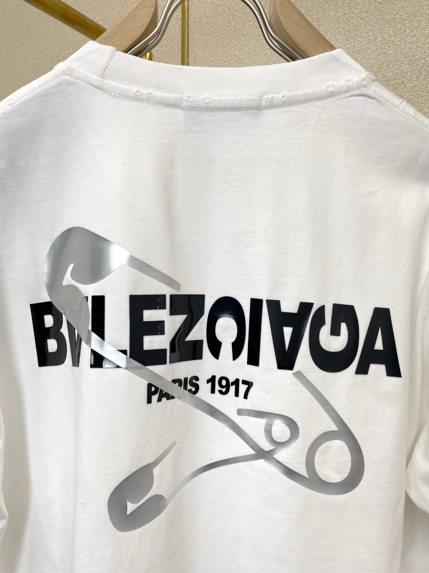 。Balenciaga巴黎世家💥砸锅卖铁都要上的新款新款原单男士休闲短袖 高端定制 高端版本 时尚百搭爆