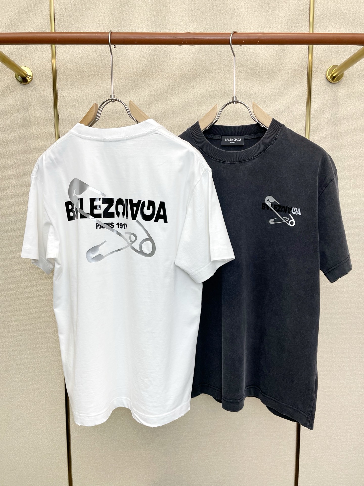 。Balenciaga巴黎世家💥砸锅卖铁都要上的新款新款原单男士休闲短袖 高端定制 高端版本 时尚百搭爆