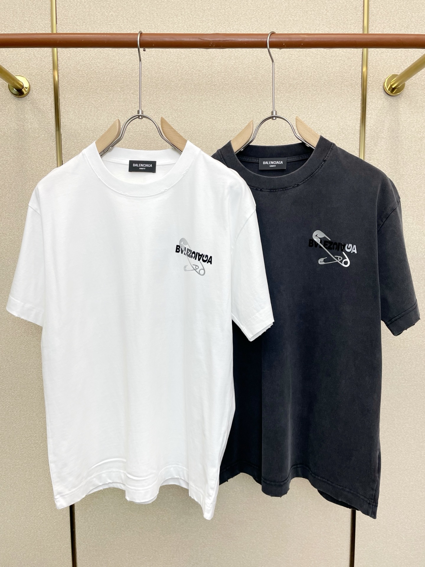 。Balenciaga巴黎世家💥砸锅卖铁都要上的新款新款原单男士休闲短袖 高端定制 高端版本 时尚百搭爆