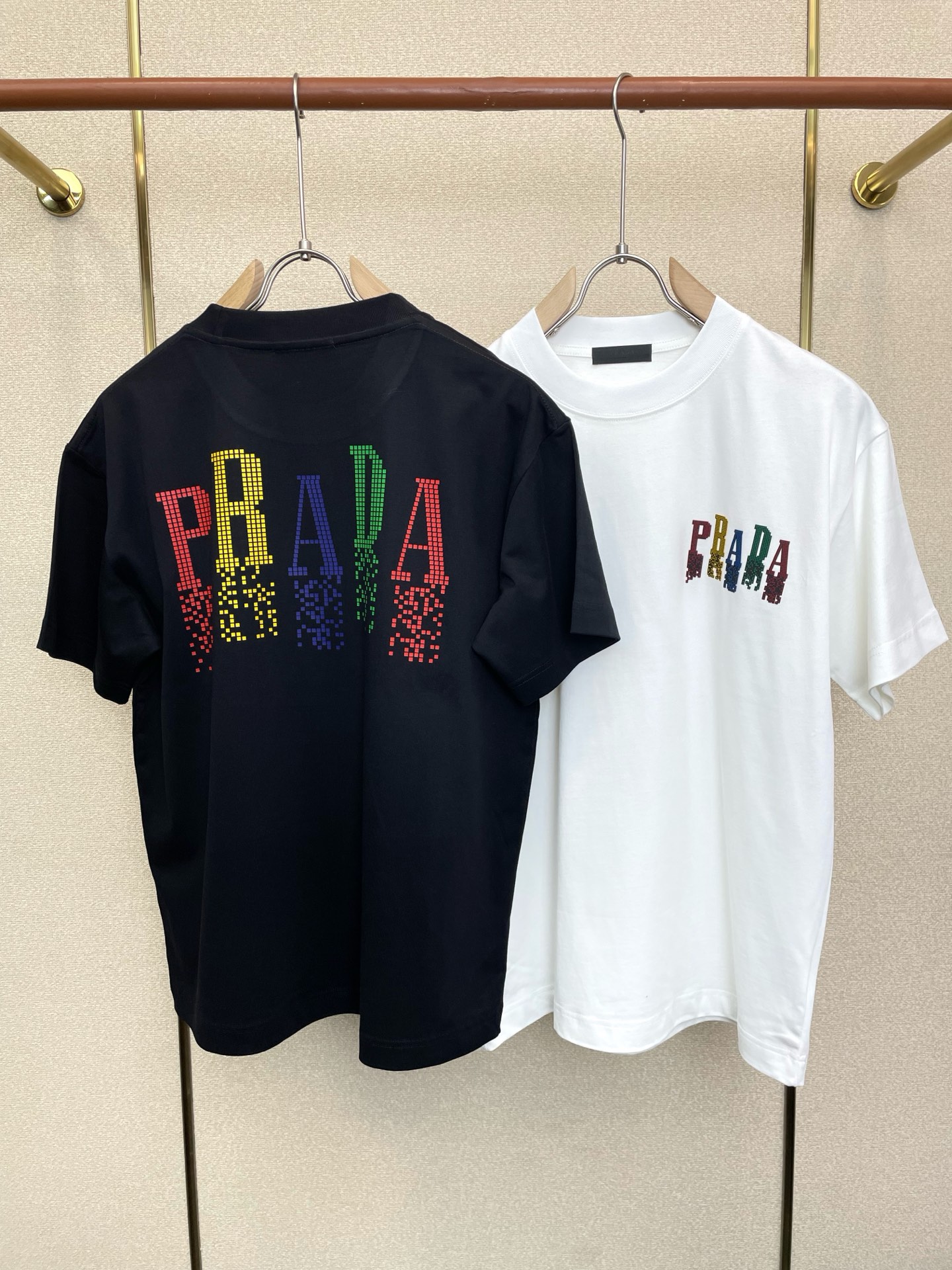 。Prada普拉达💥砸锅卖铁都要上的新款新款原单男士休闲短袖 高端定制 高端版本 时尚百搭爆款⚠️⚠️✨