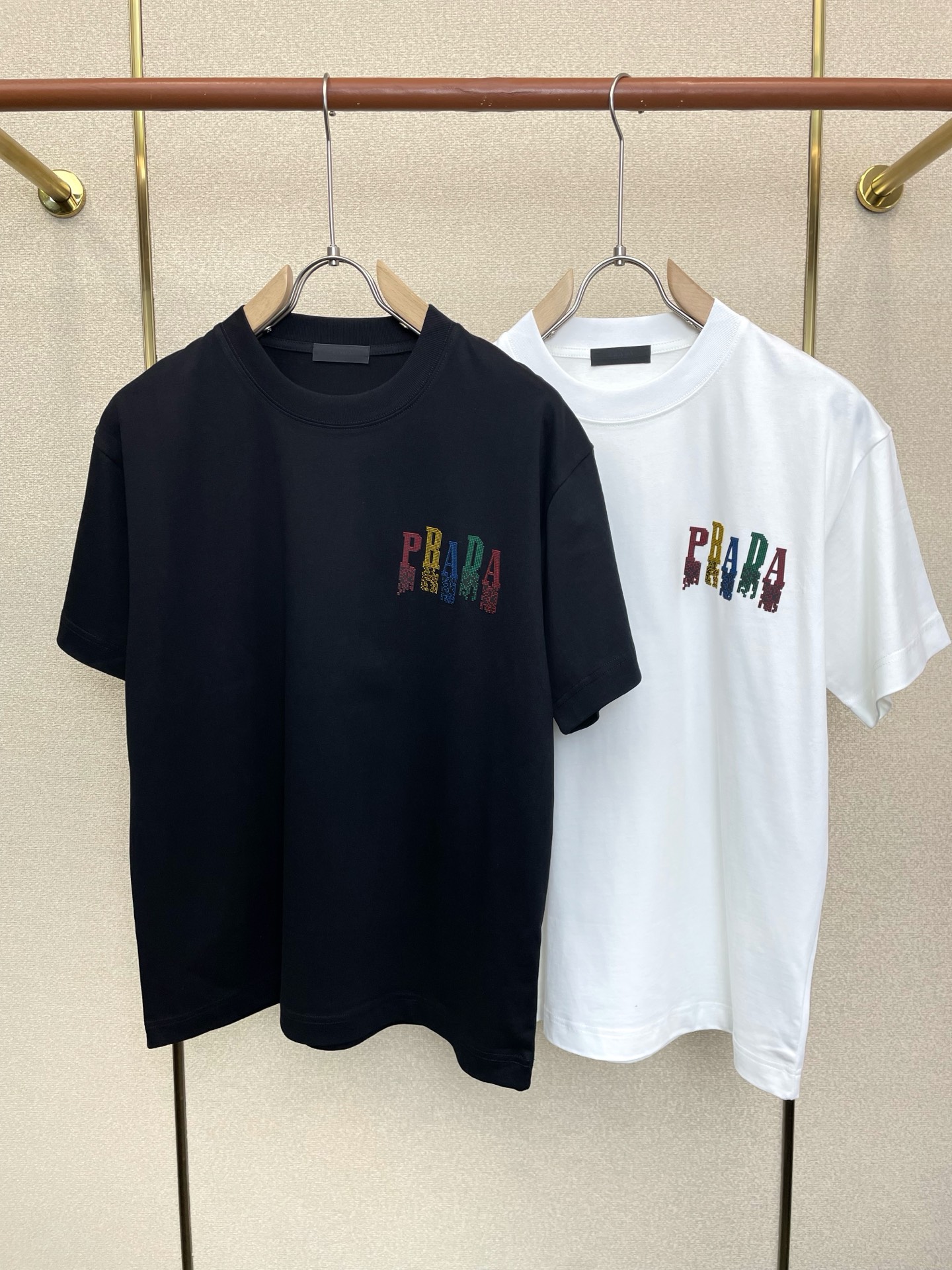 。Prada普拉达💥砸锅卖铁都要上的新款新款原单男士休闲短袖 高端定制 高端版本 时尚百搭爆款⚠️⚠️✨