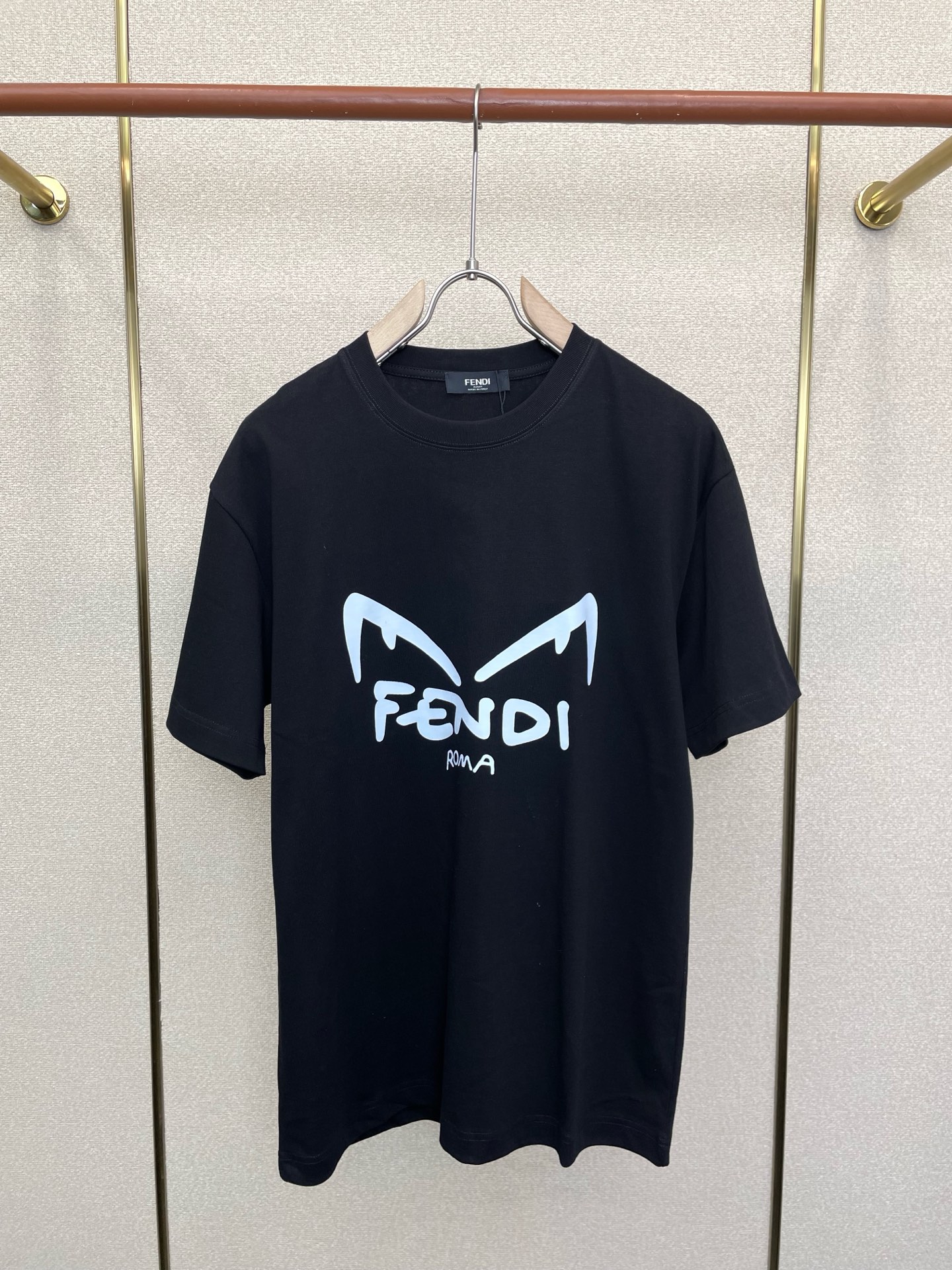 。FENDI芬迪💥砸锅卖铁都要上的新款新款原单男士休闲短袖 高端定制 高端版本 时尚百搭爆款⚠️⚠️✨✨