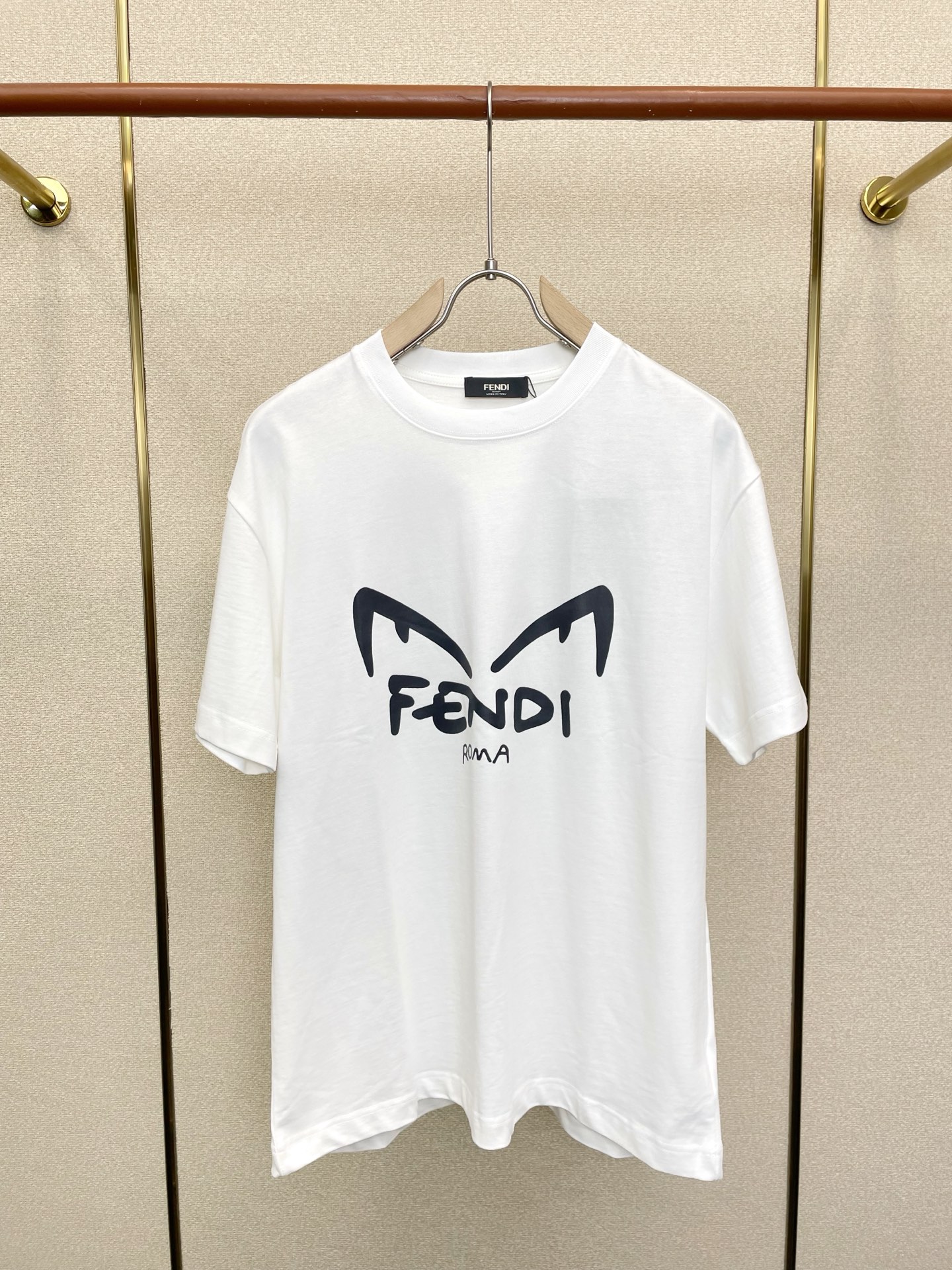。FENDI芬迪💥砸锅卖铁都要上的新款新款原单男士休闲短袖 高端定制 高端版本 时尚百搭爆款⚠️⚠️✨✨
