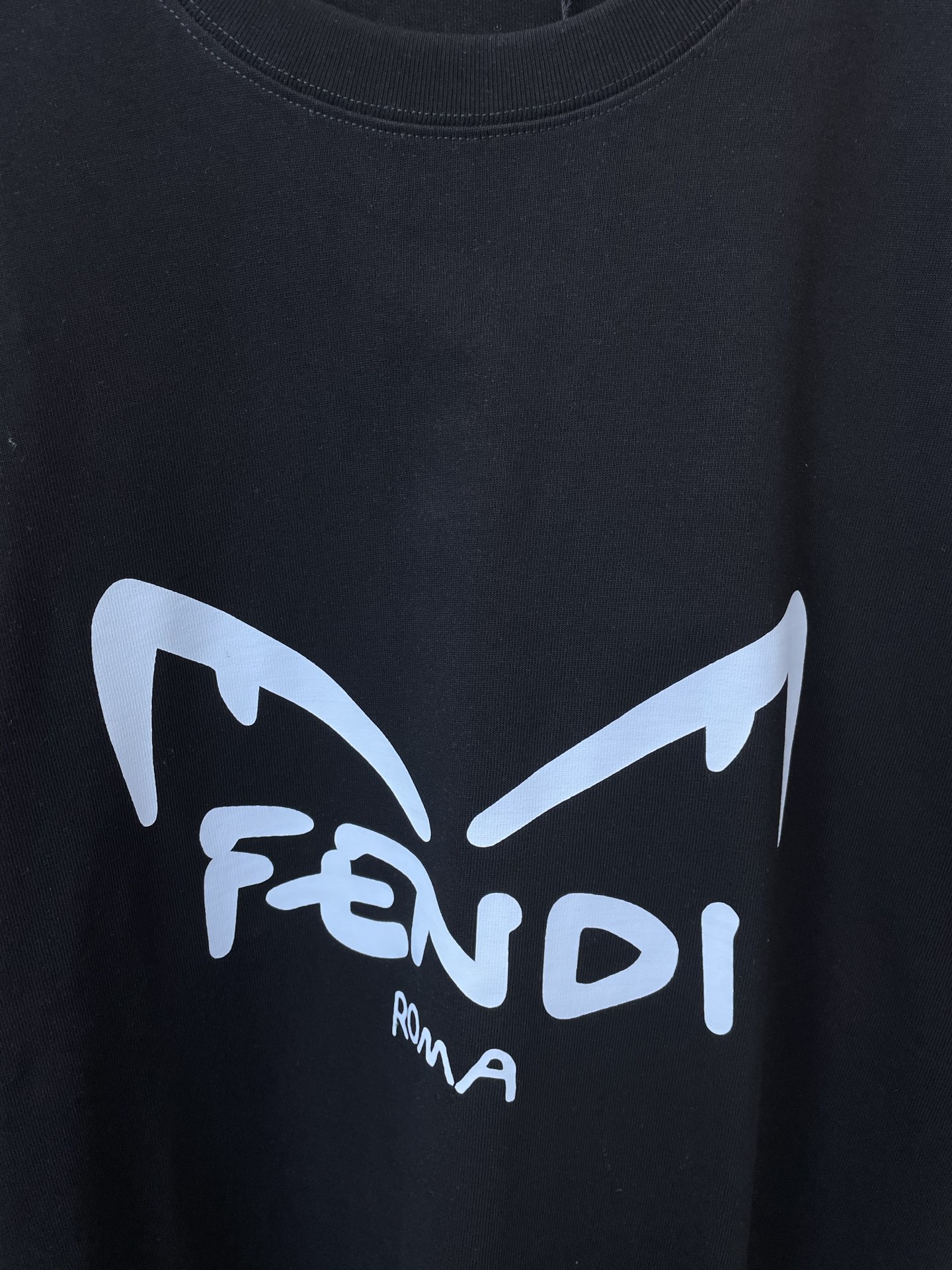 。FENDI芬迪💥砸锅卖铁都要上的新款新款原单男士休闲短袖 高端定制 高端版本 时尚百搭爆款⚠️⚠️✨✨