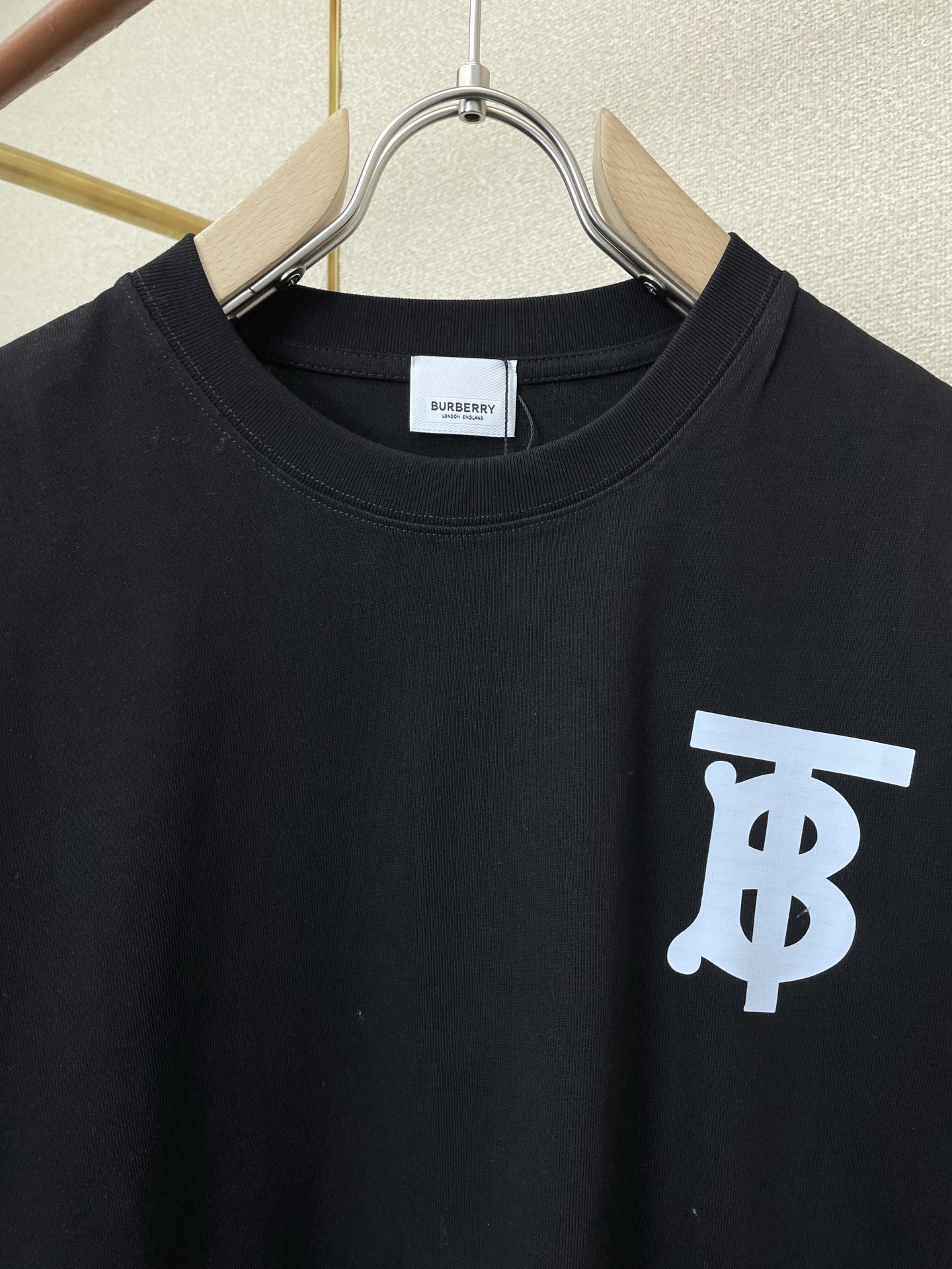 。Burberry巴宝莉💥砸锅卖铁都要上的新款新款原单男士休闲短袖 高端定制 高端版本 时尚百搭爆款⚠️