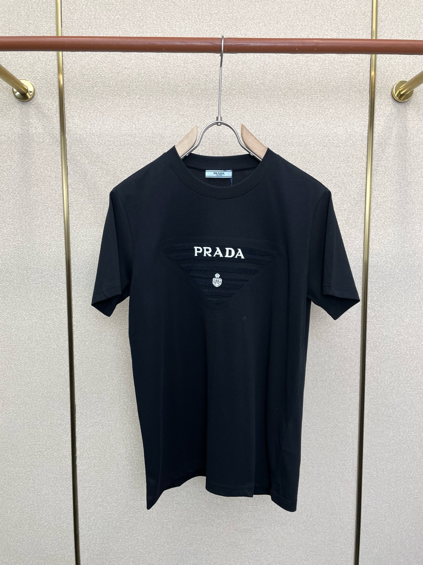。Prada普拉达💥砸锅卖铁都要上的新款新款原单男士休闲短袖 高端定制 高版本 时尚百搭爆款⚠️⚠️✨✨