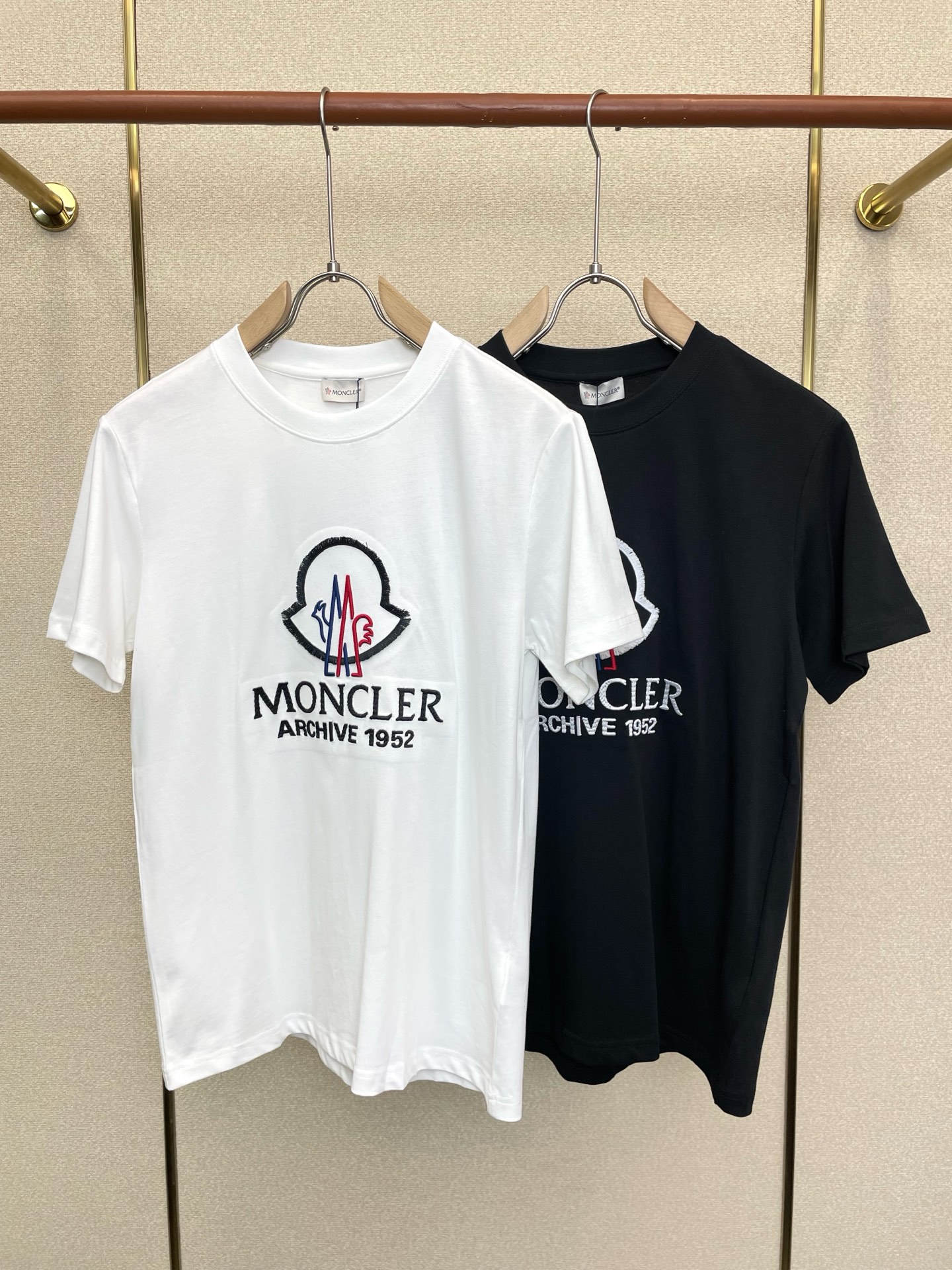 。Moncler蒙口💥砸锅卖铁都要上的新款新款原单男士休闲短袖 高端定制 高版本 时尚百搭爆款⚠️⚠️✨