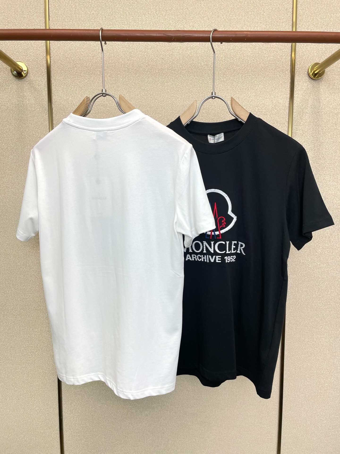 。Moncler蒙口💥砸锅卖铁都要上的新款新款原单男士休闲短袖 高端定制 高版本 时尚百搭爆款⚠️⚠️✨
