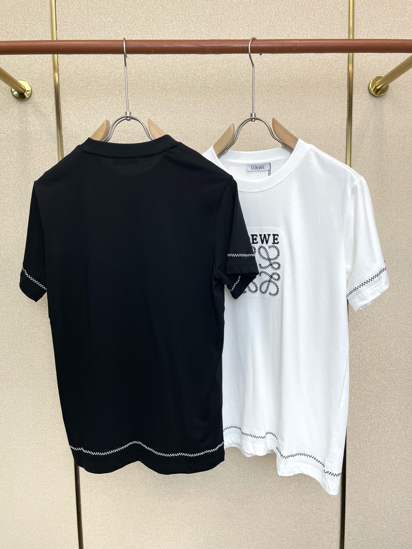 。LOEWE罗意威💥砸锅卖铁都要上的新款新款原单男士休闲短袖 高端定制 高版本 时尚百搭爆款⚠️⚠️✨✨