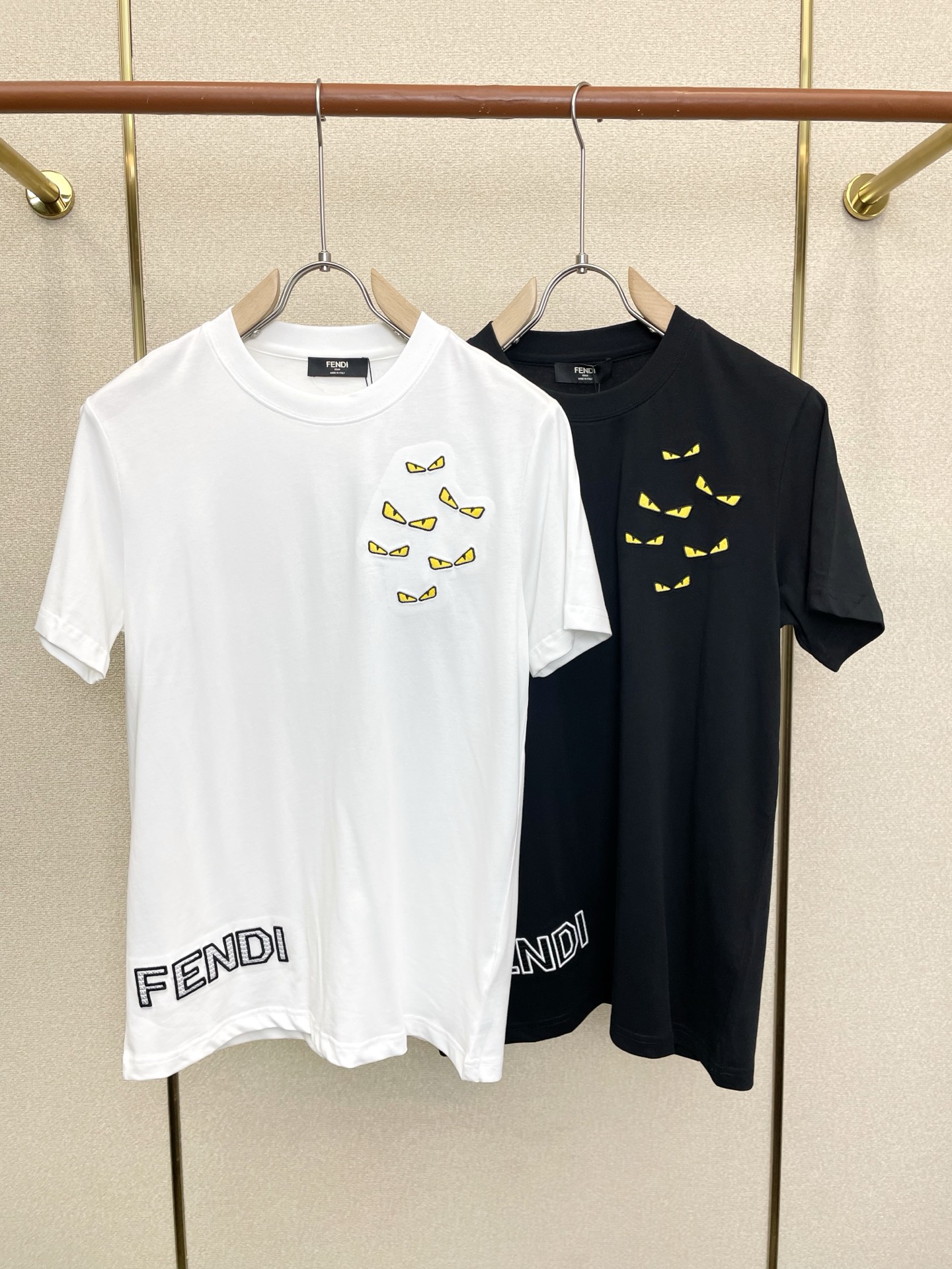 。FENDI芬迪💥砸锅卖铁都要上的新款新款原单男士休闲短袖 高端定制 高版本 时尚百搭爆款⚠️⚠️✨✨进