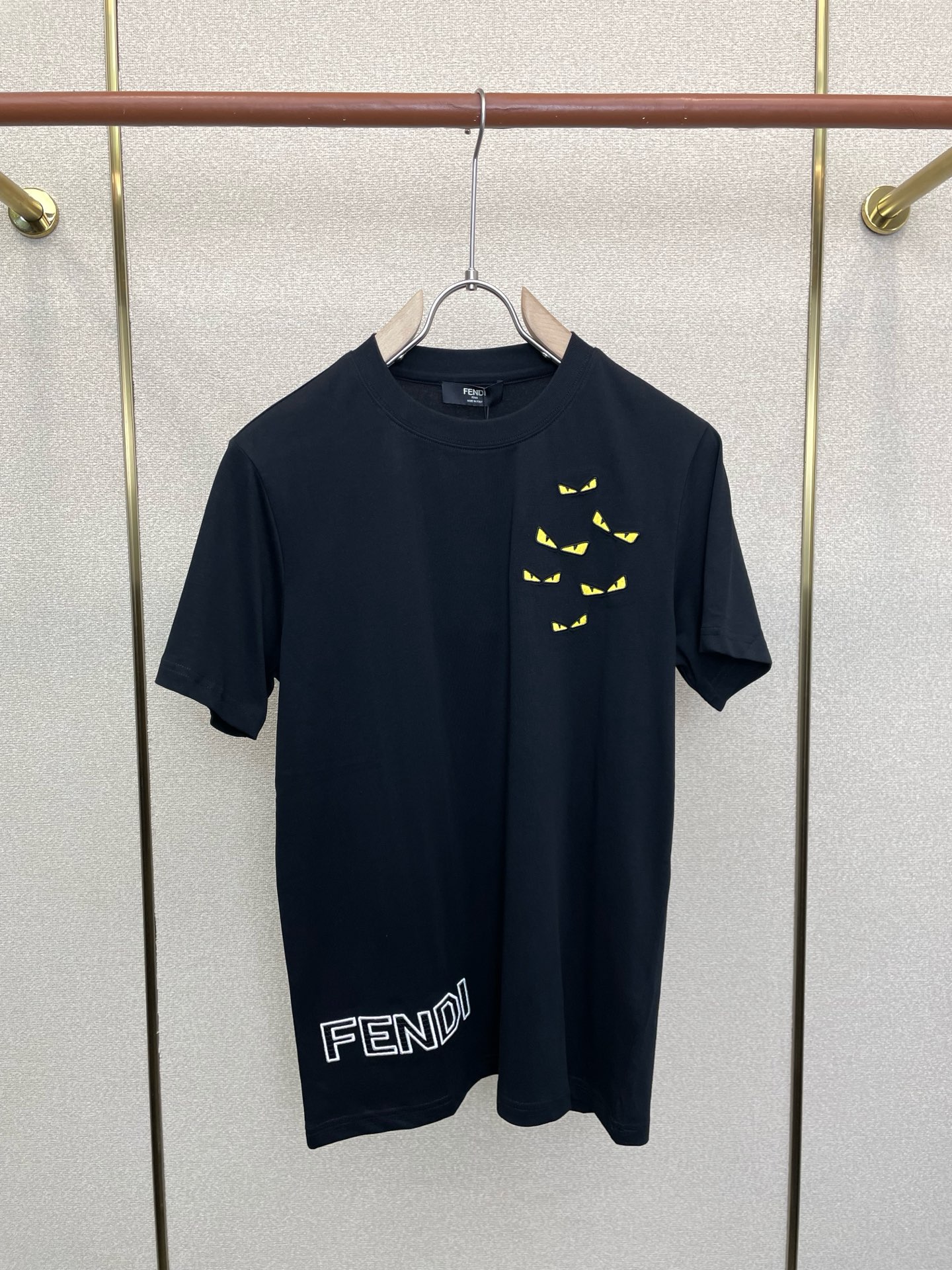。FENDI芬迪💥砸锅卖铁都要上的新款新款原单男士休闲短袖 高端定制 高版本 时尚百搭爆款⚠️⚠️✨✨进