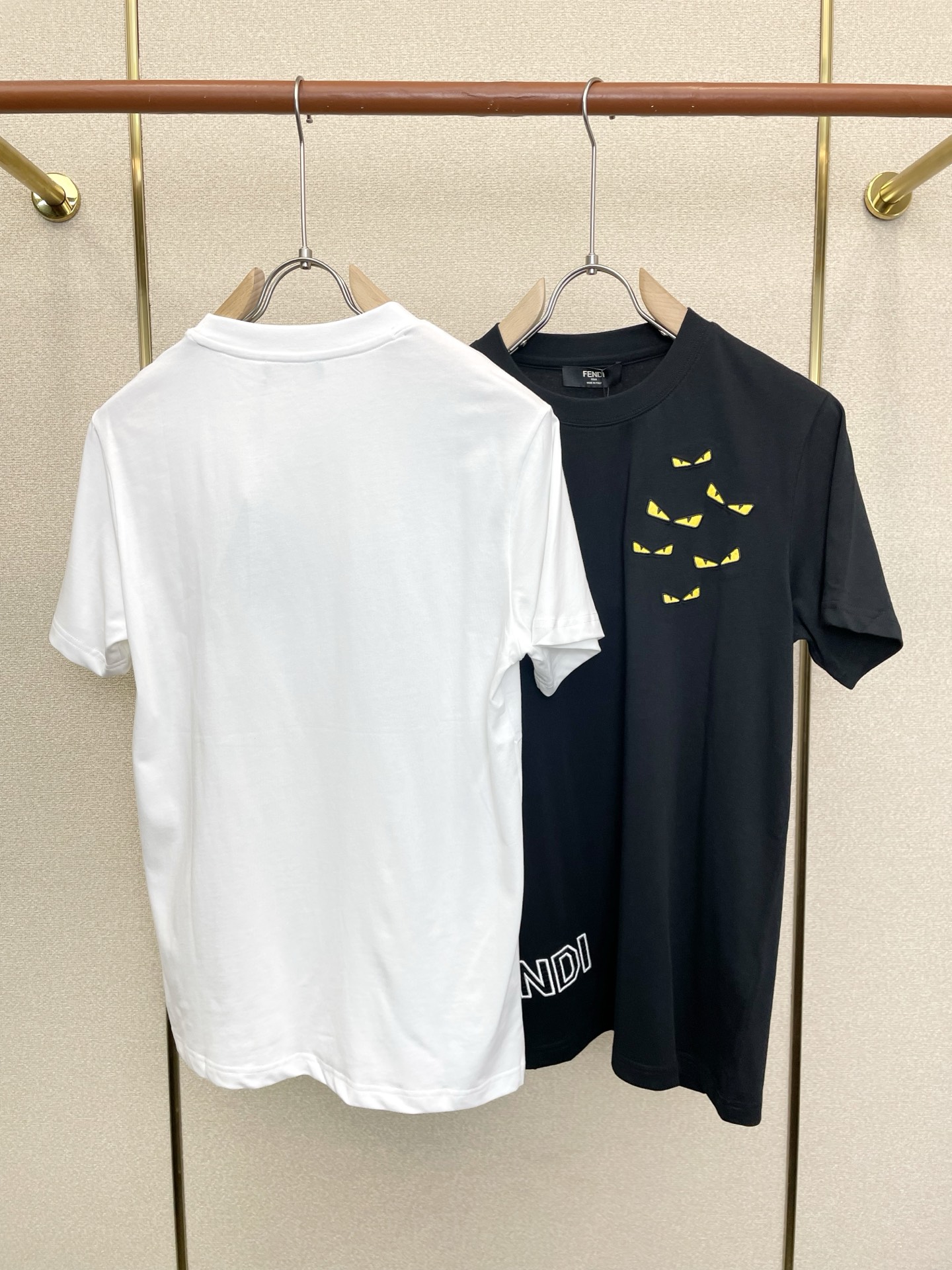 。FENDI芬迪💥砸锅卖铁都要上的新款新款原单男士休闲短袖 高端定制 高版本 时尚百搭爆款⚠️⚠️✨✨进