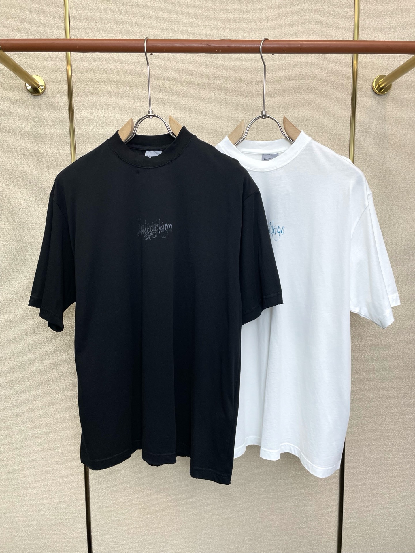 。Balenciaga巴黎世家💥砸锅卖铁都要上的新款新款原单男士休闲短袖 高端定制 高端版本 时尚百搭爆