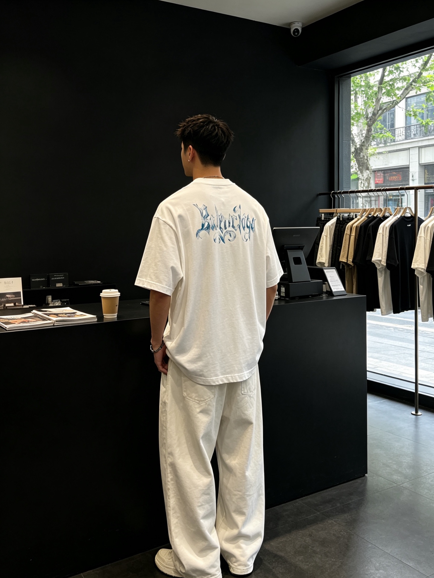 。Balenciaga巴黎世家💥砸锅卖铁都要上的新款新款原单男士休闲短袖 高端定制 高端版本 时尚百搭爆
