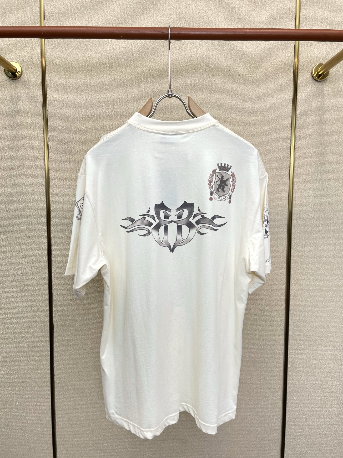 。Balenciaga巴黎世家💥砸锅卖铁都要上的新款新款原单男士休闲短袖 高端定制 高端版本 时尚百搭爆