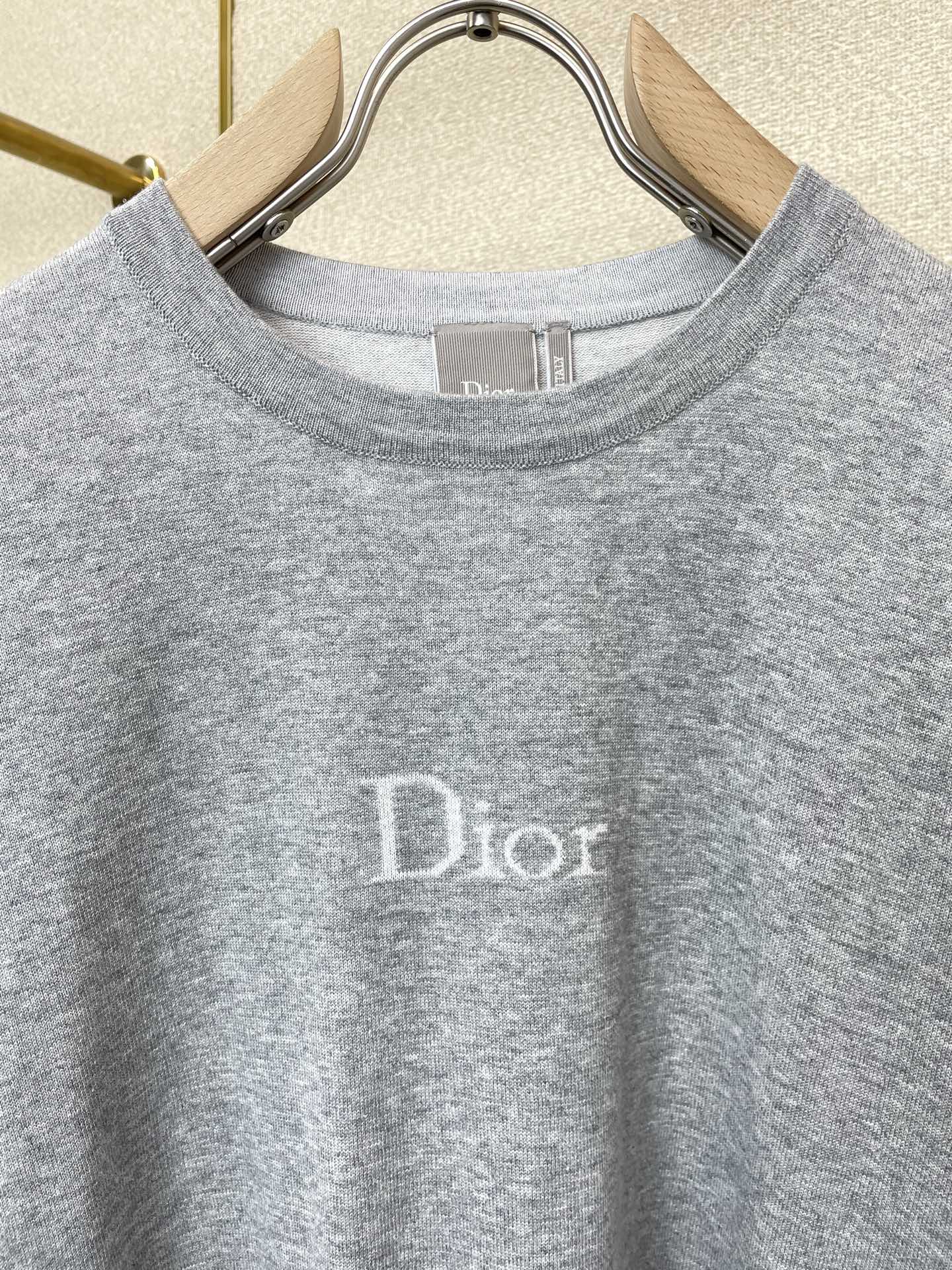 。Dior迪奥💥砸锅卖铁都要上的新款新款原单男士休闲棉质针织落肩短袖 高端定制 高端版本 时尚百搭爆款⚠