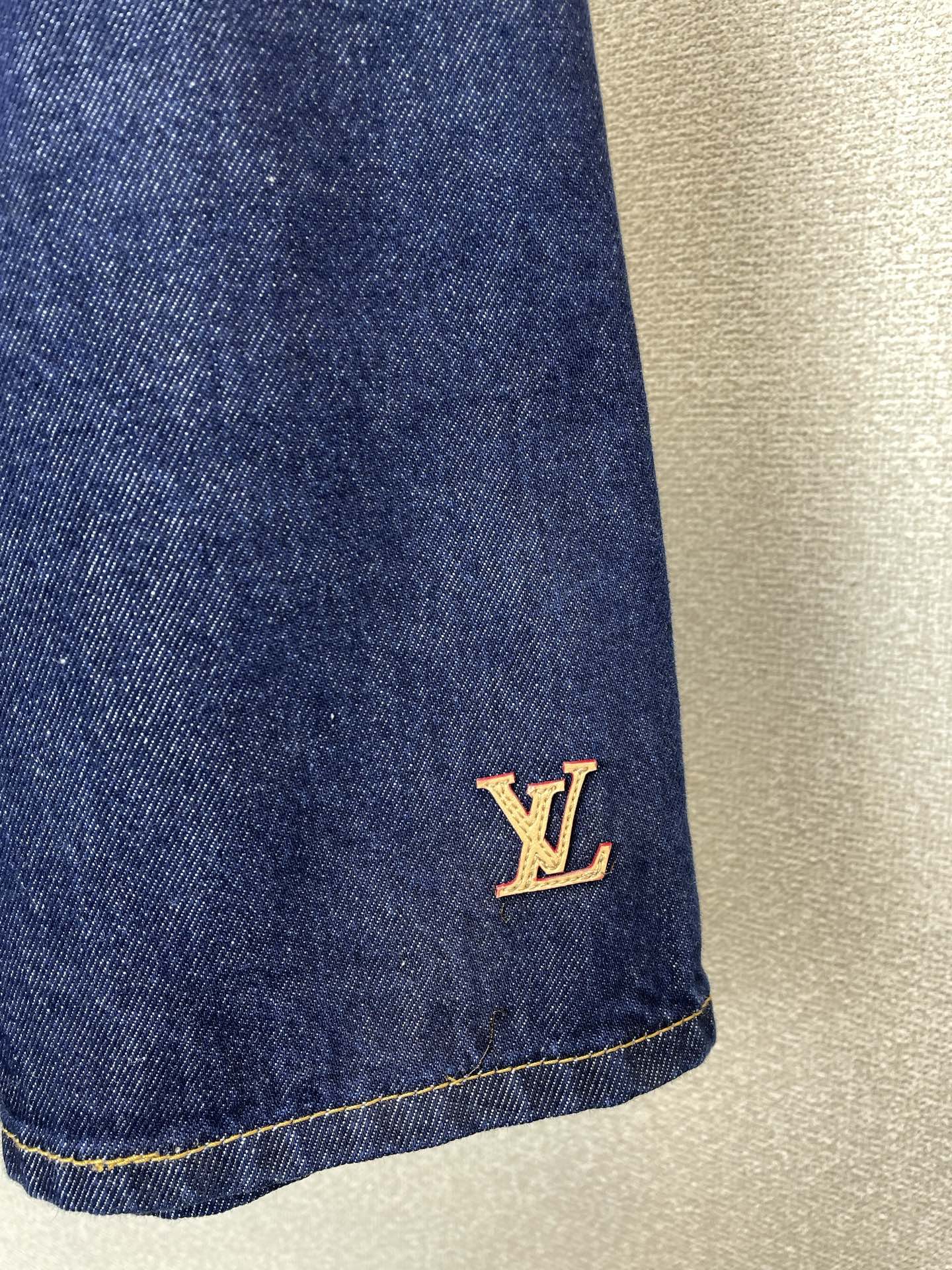 。Louis Vuitton路易威登💥砸锅卖铁都要上的新款新款休闲牛仔短裤 高端版本！专柜定制面料 透气