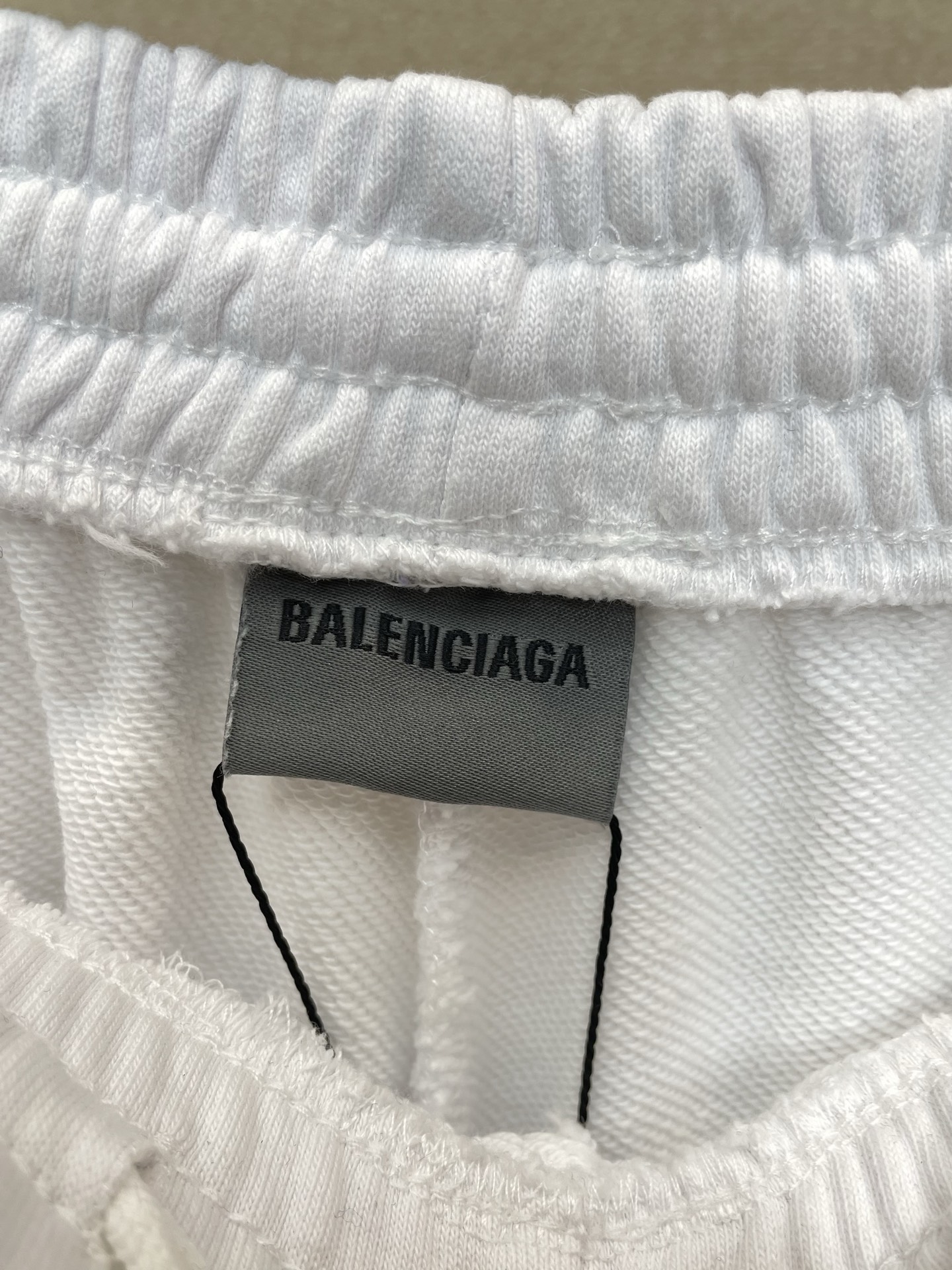 。Balenciaga巴黎世家💥砸锅卖铁都要上的新款新款休闲短裤🩳高端版本！独特设计 专柜定制面料 透气