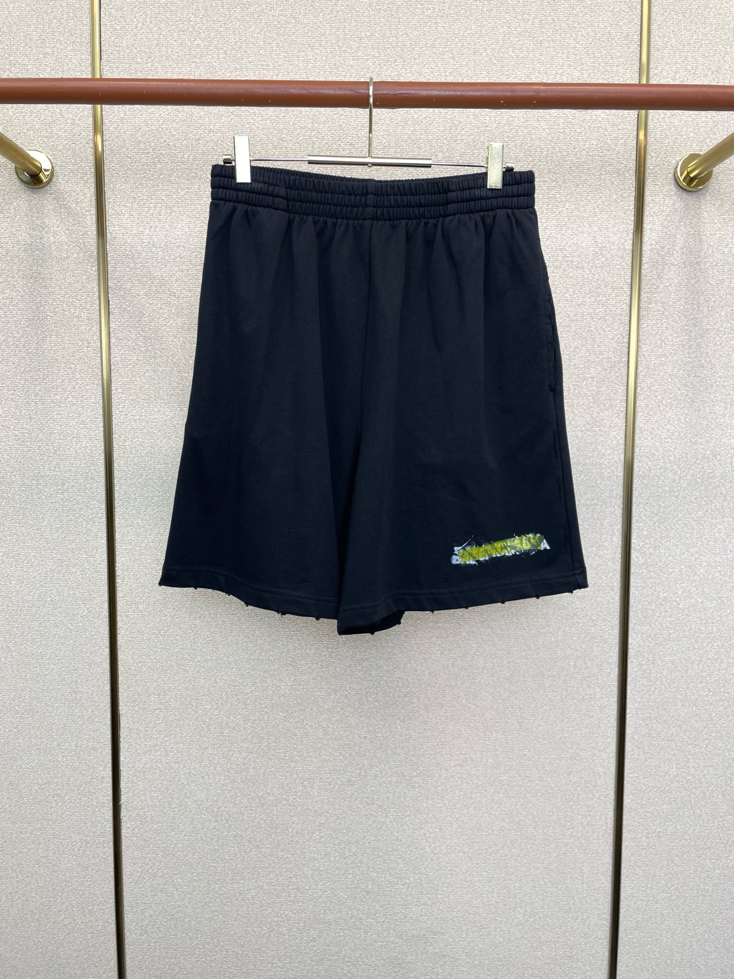 。Balenciaga巴黎世家💥砸锅卖铁都要上的新款新款休闲短裤🩳高端版本！独特设计 专柜定制面料 透气