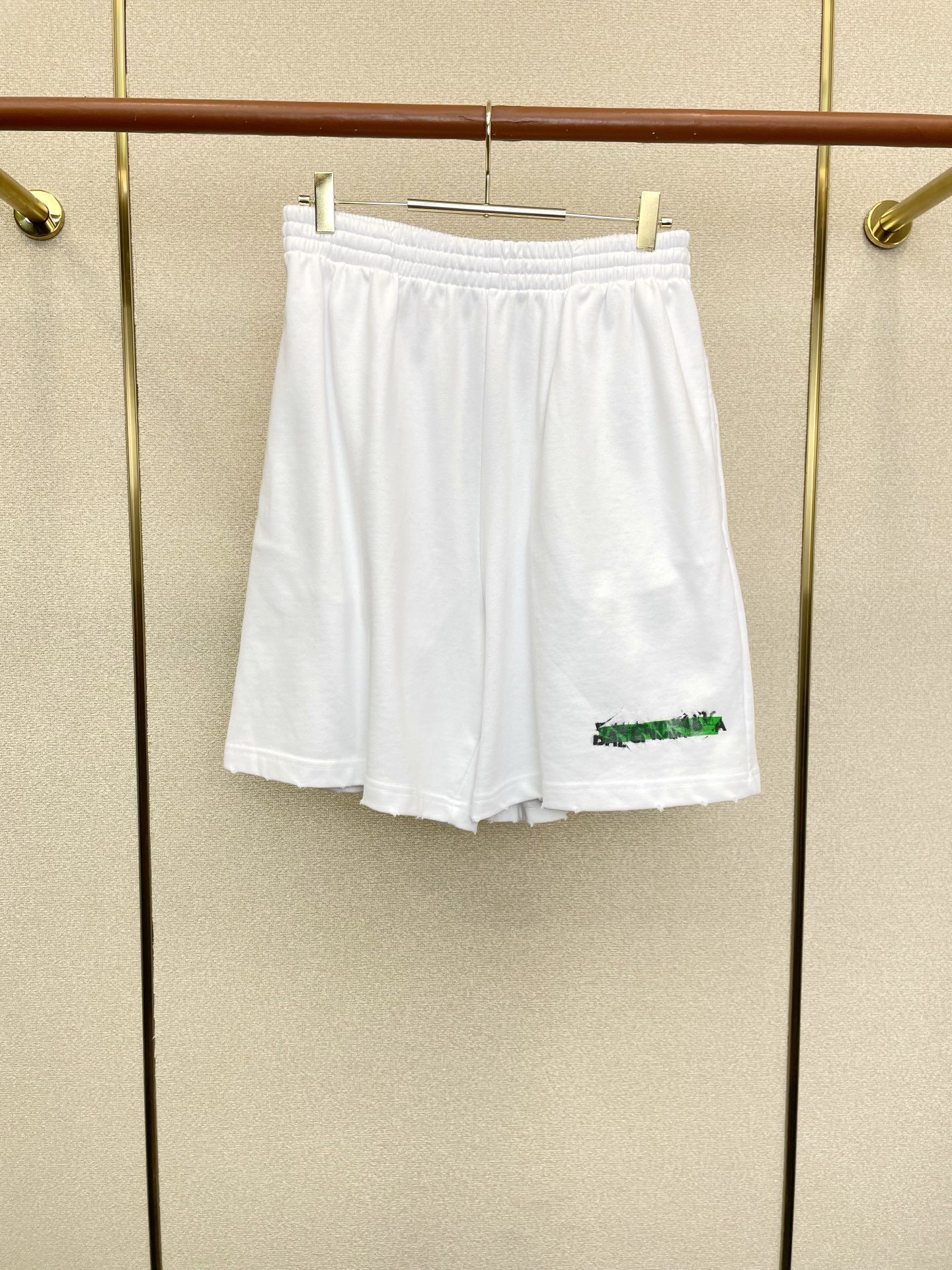 。Balenciaga巴黎世家💥砸锅卖铁都要上的新款新款休闲短裤🩳高端版本！独特设计 专柜定制面料 透气